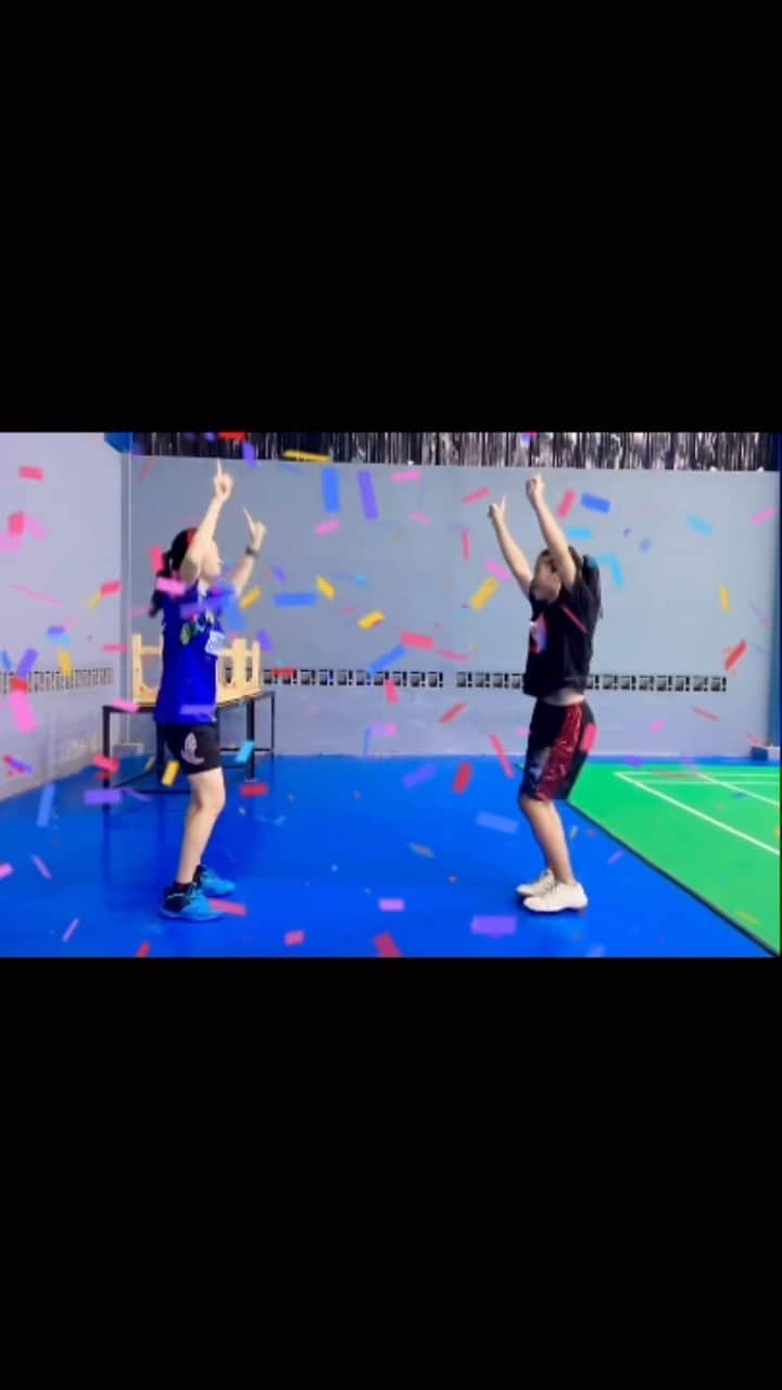 デビー・スサントのインスタグラム：「Mulailah hari seninmu dengan ceria 💃💃💃  Cc @debbysusanto 🫶🏼✌🏻  #dancechallenge #sohappy #yeay #badminton #fun #lifestyle #fypシ #like #funbadminton #badmintonlovers」