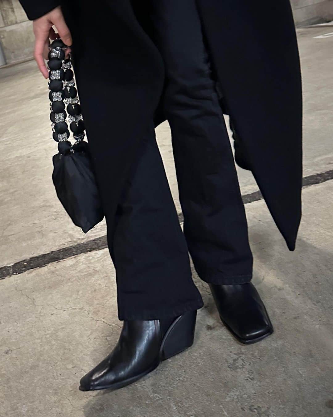 吉倉あおいさんのインスタグラム写真 - (吉倉あおいInstagram)「🖤🖤🖤 @untishold_official #pr#fashion#boots」11月20日 13時23分 - aoi_yoshikura