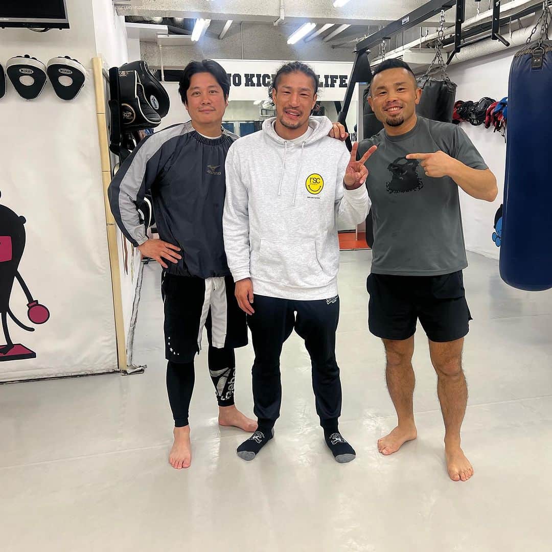 前口太尊のインスタグラム：「FIGHT CLUB参戦が決まってから『RIKIX』さんで週2回ほど朝練させてもらってました！！  ありがとうございました😊 ボコられてもめちゃくちゃ楽しかったです！！  またなにかあればその時は宜しくお願い致します🤲  http://rikix.com/  #パンチドランカーなんで　#リキックス　#kickboxing #大岡山」