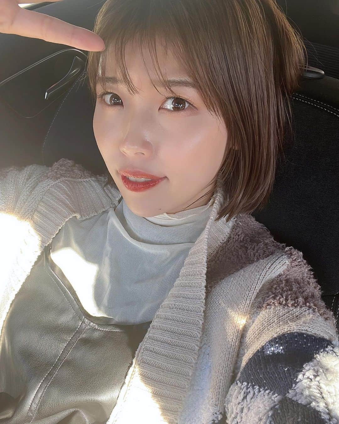 中村愛さんのインスタグラム写真 - (中村愛Instagram)「🚗♡ ・ ・ ・ 猛烈な日差しを浴びながら〜🤭 車で🚗待機中の昼下がり(⸝⸝•ᴗ•⸝⸝)  コレからお昼ですっ！ そして、夕方はモノマネ動画撮影🫡  毎日やることが違う私の今が とっても心地よいっ🤗  ちなみに明日はバレーボール🏐の試合だよwww  #個人事業主女子  #浅井企画 #中村愛 #マルチタレント らしい笑」11月20日 13時37分 - nakamuramura_ai