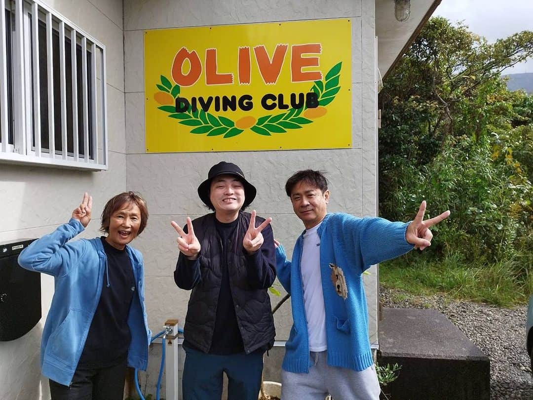 小澤慎一朗さんのインスタグラム写真 - (小澤慎一朗Instagram)「今回八丈島で潜らせて頂きました！ ウミガメちゃんとも初めてご一緒させて頂きました。 その他にもイカちゃんやカンパチちゃんなどとも遭遇しました。 とにかく青かった。 ありがとうございました。  #スキューバダイビング #ウミガメ #八丈島」11月20日 13時37分 - piszawa