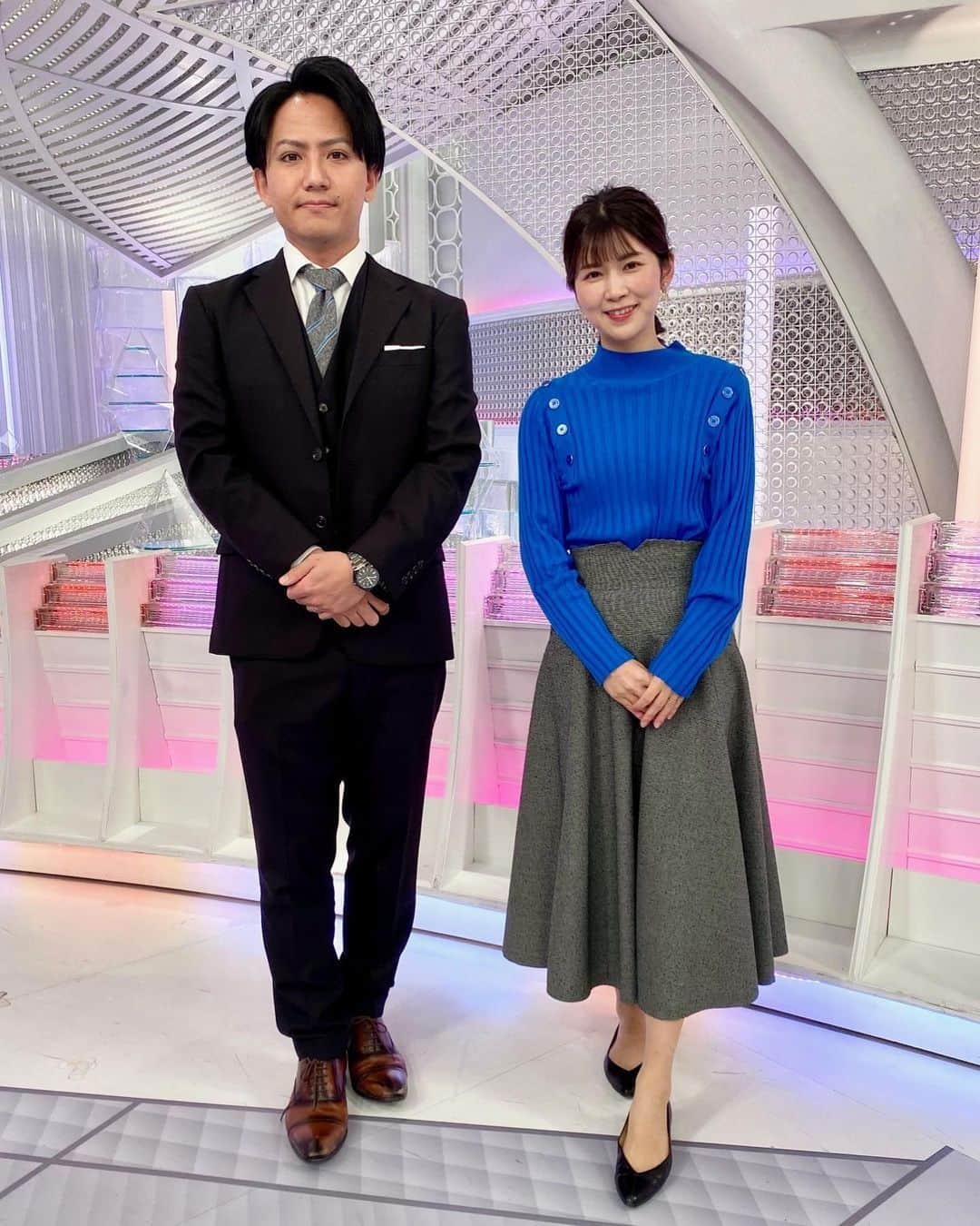 フジテレビ「Live News days」のインスタグラム：「きょうは夕方から『上弦の月』と『土星』が並んでる様子が見られそうです。  肉眼でも楽しめるので、お帰りの時間帯に南の空を眺めてみてはいかがでしょうか。  竹内アナ トップス　@loveless__official スカート　@proportionbodydressing  安宅アナ スーツ @hanabishihousei ネクタイ  #FAIRFAX  #島田彩夏 #立本信吾 #安宅晃樹 #竹内友佳 #アナウンサー #フジテレビ #ライブニュースデイズ #livenewsdays #ファッション #コーディネート」
