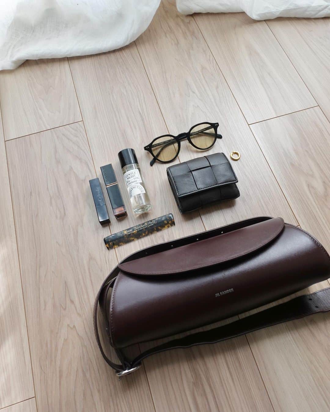 涼佳のインスタグラム：「#whatsinmybag 👜」