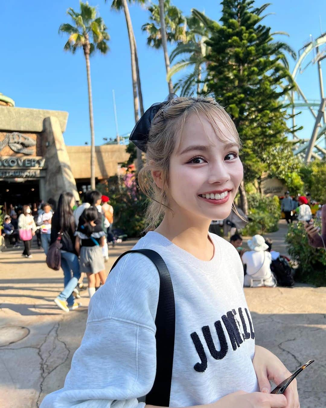 安中芙美さんのインスタグラム写真 - (安中芙美Instagram)「HOLLOR NIGHT🌙in USJ🌏 思い出投稿✍️ 今年はノアがUSJのゾンビにハマったので、ホラーナイト2回参戦したよ✨ adoの唱を毎日踊り狂ってる2023年秋🍂  せっかくゾンビ近くで見れたのにゾンビの時間から急に体調崩し出して 次の日インフル発症⚡️いろんな思い出が出来たハロウィンでした🎃  また来年もゾンビ好きかな？🧟🩷  #usj #日韓夫婦 #ゾンビ #ホラーナイト #ユニバーサルスタジオジャパン」11月20日 13時57分 - fumitwinsworld