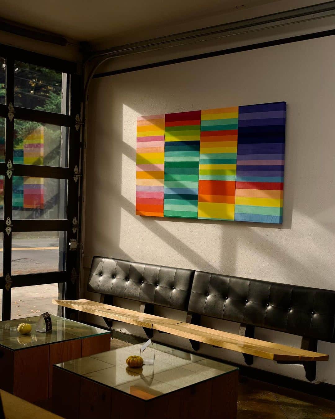 Stumptown Coffee Roastersさんのインスタグラム写真 - (Stumptown Coffee RoastersInstagram)「Artistic expression and honed craft — in all its forms — have always been integral to our ethos.   Next time you find yourself near a Stumptown cafe, stop by for a coffee and to take in the artists’ work on view in our galleries. 👀🖼️  Artist: Bobby Adams On view through November 30th  📍 Stumptown on Division 4525 SE Division St  Portland, OR」11月21日 1時30分 - stumptowncoffee