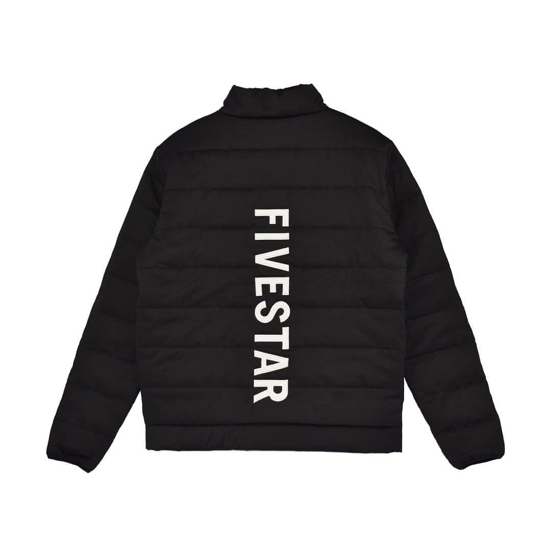 FIVESTARさんのインスタグラム写真 - (FIVESTARInstagram)「☆  --------------------------------  ★ BACK LOGO BLOUSON ★  スイングの邪魔をしない程よい厚みの中綿ブルゾン。 胸元の3Dロゴと大きめバックロゴがポイントです☆  - Other products - 3D LOGO PUNCHING SUNVISOR  --------------------------------  ★オンラインショップにてSALE開催中★ こちらの商品も対象です！ プロフィールのURLから是非お越しください☺︎☆  --------------------------------  ★ SHOP LIST ★  愛知県 セントクリークGC スズキゴルフ パインズGC  岐阜県 スプリングフィールドGC レイクグリーンGC  福岡県 ゴルフウェアショップ825 ザ・クイーンズヒルGC  大分県 G's Factory  宮崎県 ゴルフギャラリーTAKUMI  --------------------------------  #pga #lpga #ゴルフ  #ゴルフウエア #ゴルフウェア #ゴルフ女子 #ゴルフ男子 #ゴルフ好き #ユニセックス #ユニセックスコーデ #カップルコーデ #ファイブスター #ファッション #アパレル #ゴルフアパレル #星 #5 #アウター  #ブルゾン  #バックロゴ  #ビッグロゴ  #中綿  #冬服  #上着  #golf  #fivestar #five #star #골프 #高尔夫」11月20日 14時05分 - 5five_star5