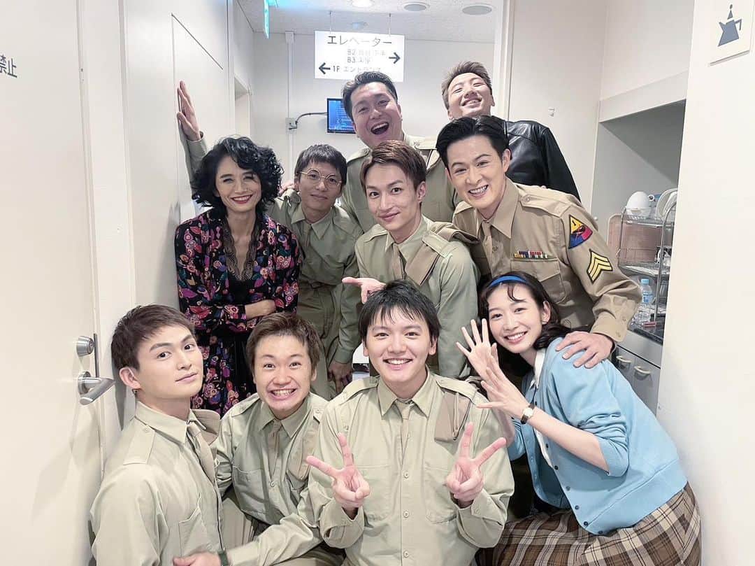 宮崎秋人のインスタグラム：「#ビロクシーブルース  昨日閉幕しました。  作品との出会い エプスタインとの出会い カンパニーみんなとの出会い、再会に感謝。  そして、今までご来場くださった皆さんに感謝！  楽しかった！！！！！」