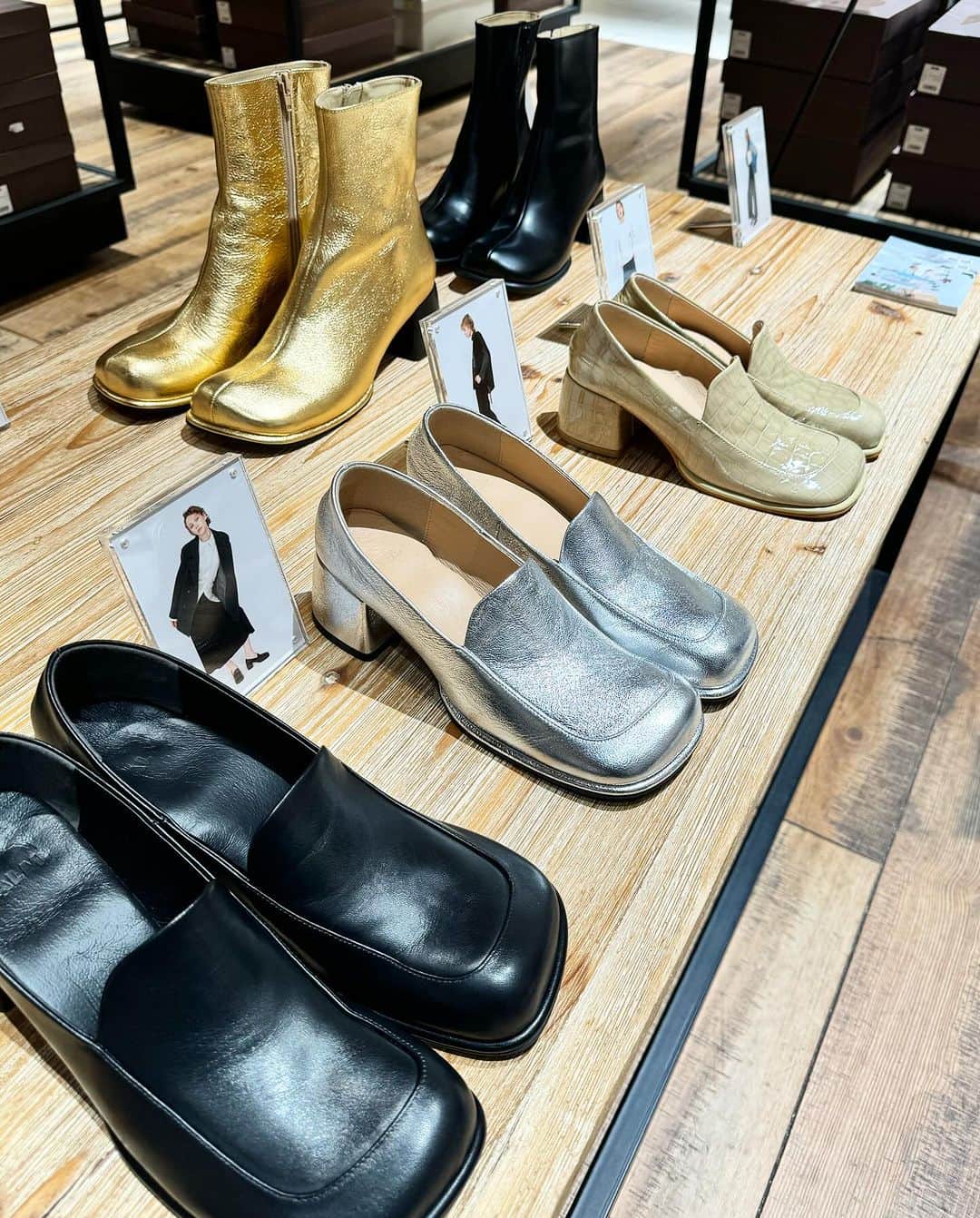 金子若菜さんのインスタグラム写真 - (金子若菜Instagram)「⠀ 先週、駆け込みで  @alm._official のPOPUPへ。  可愛い靴が沢山で本当に迷った😂 形も色味もタイプだったこちらにしました！  履きやすいし、痛くないし、可愛いしで スタメン入りです、ここ最近😊🤝🏻  #alm #PR」11月20日 14時20分 - wakana__kaneko