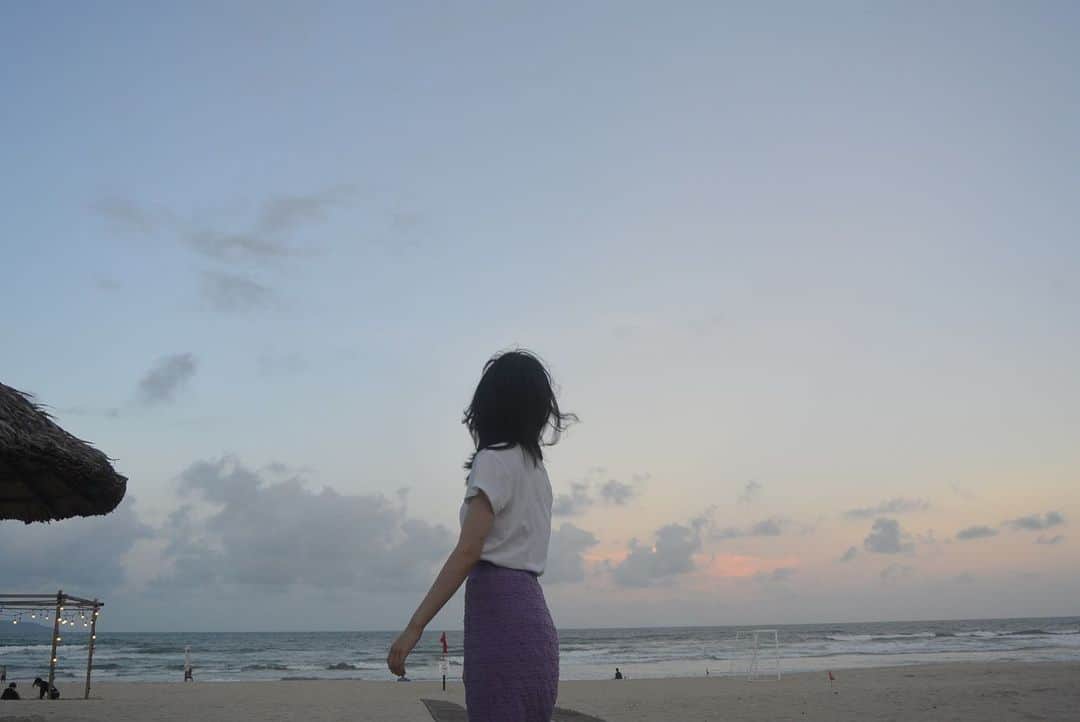 新関碧のインスタグラム：「💫 海で昼寝して、ヨガして…天国にいるかと思った」