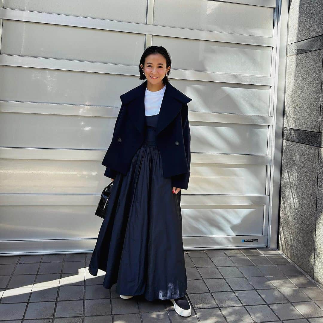 佐藤佳菜子さんのインスタグラム写真 - (佐藤佳菜子Instagram)「やっと着れた LASHIKUとのコラボコート。  もう、 寒くならないから 一生お蔵入りかと 思ったくらいです🤪  今年は ショートコートのバランスが 新しく感じて。  @lashiku.jp」11月20日 14時33分 - kanakosato1019