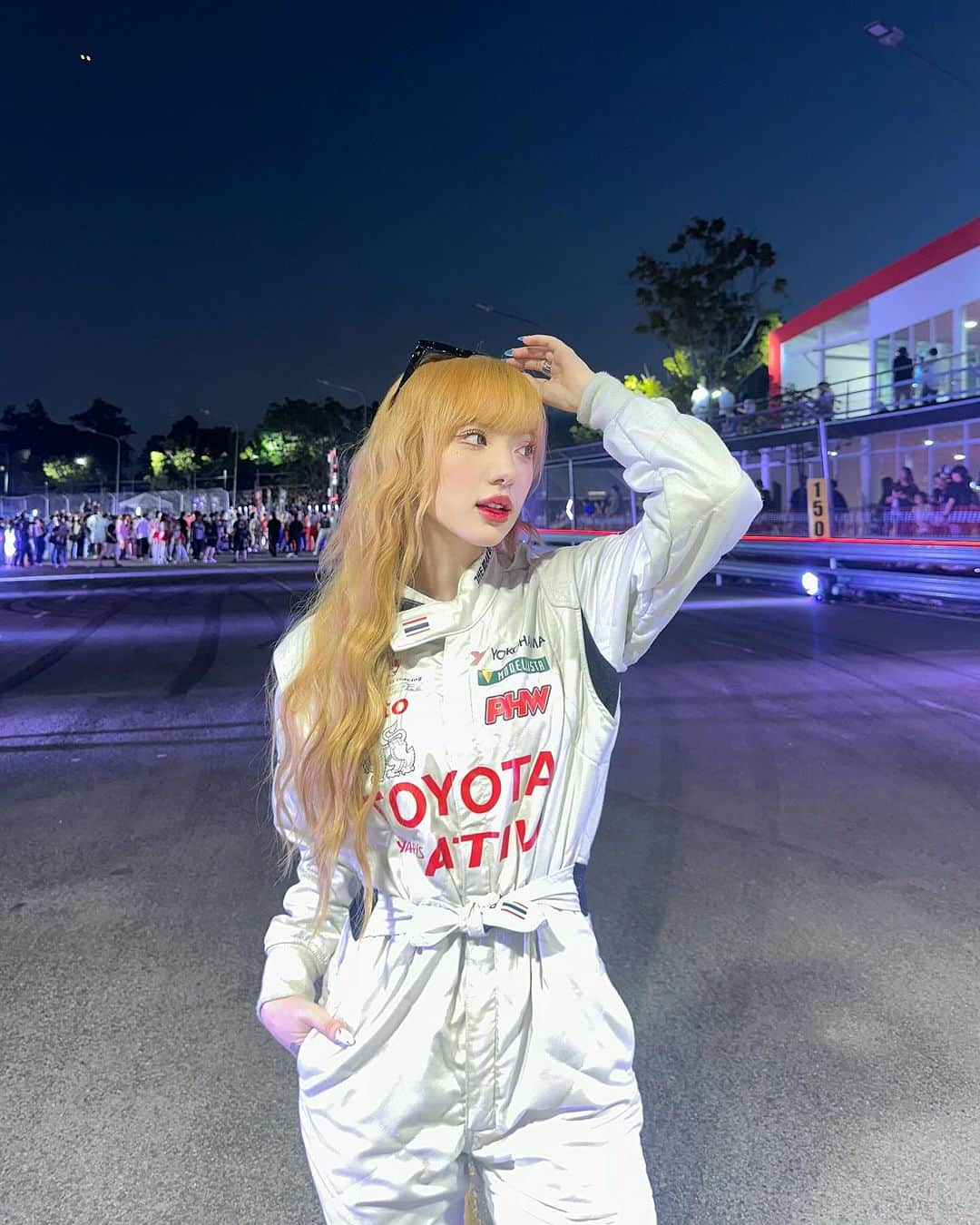 ヤンニーン・ワイゲルのインスタグラム：「ทรงพอได้ละ ขาดแค่สกิลขับ5555555555 #ToyotaGazooRacingMotorsport」