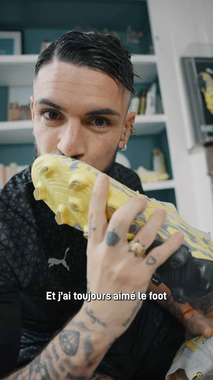 レミ・カベッラのインスタグラム：「RC𝟭𝟬 x @pumafrance 😼❤️‍🔥  Très heureux de rejoindre la FAM 🖤   @pumafootball #FOREVERFASTER #PUMAFAM」