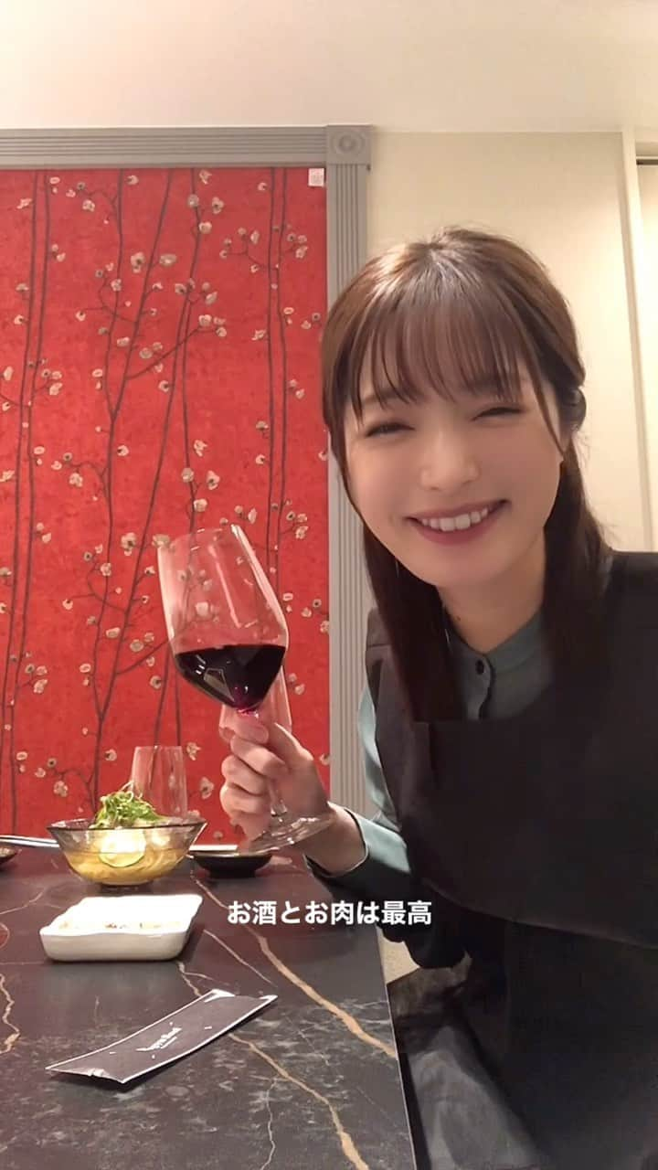 恒吉梨絵のインスタグラム：「焼肉！！  お酒グビグビいっちゃいました😋 お肉美味しかったなぁ！！  そして六本木はイルミネーションが綺麗でした🎄  #焼肉#西麻布ディナー#お酒好き女子」