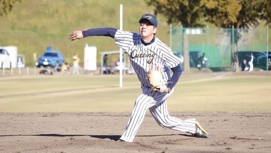 一場靖弘さんのインスタグラム写真 - (一場靖弘Instagram)「草野球最終戦❗️先々週のホームランに続き、先制のスリーランホームラン⚾️とにかく気持ちイイ〜👍 気分転換にと参加しましたが来年からはもう少し試合増やそうかな🤔まずは長年苦しめられてる肩痛を治さねば…  #草野球 #大宮健保 #ニューバランス #アンダーアーマー #ローリングス #カッティング  #MM23」11月21日 1時31分 - yasuhiro.ichiba