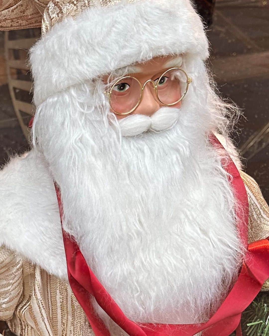 石丸幹二さんのインスタグラム写真 - (石丸幹二Instagram)「しっかり前を見据えて、意志を感じさせるサンタクロース。目元が、僕の心に宿るハリー・ポッターに似てるような。彼のような眼差しで、クリスマスのディナーショーに、そして、1月からのハリー復帰に向かおう。 #石丸幹二 #クリスマス #ディナーショー #ハリー・ポッターと呪いの子」11月21日 0時07分 - team_kanji_ishimaru