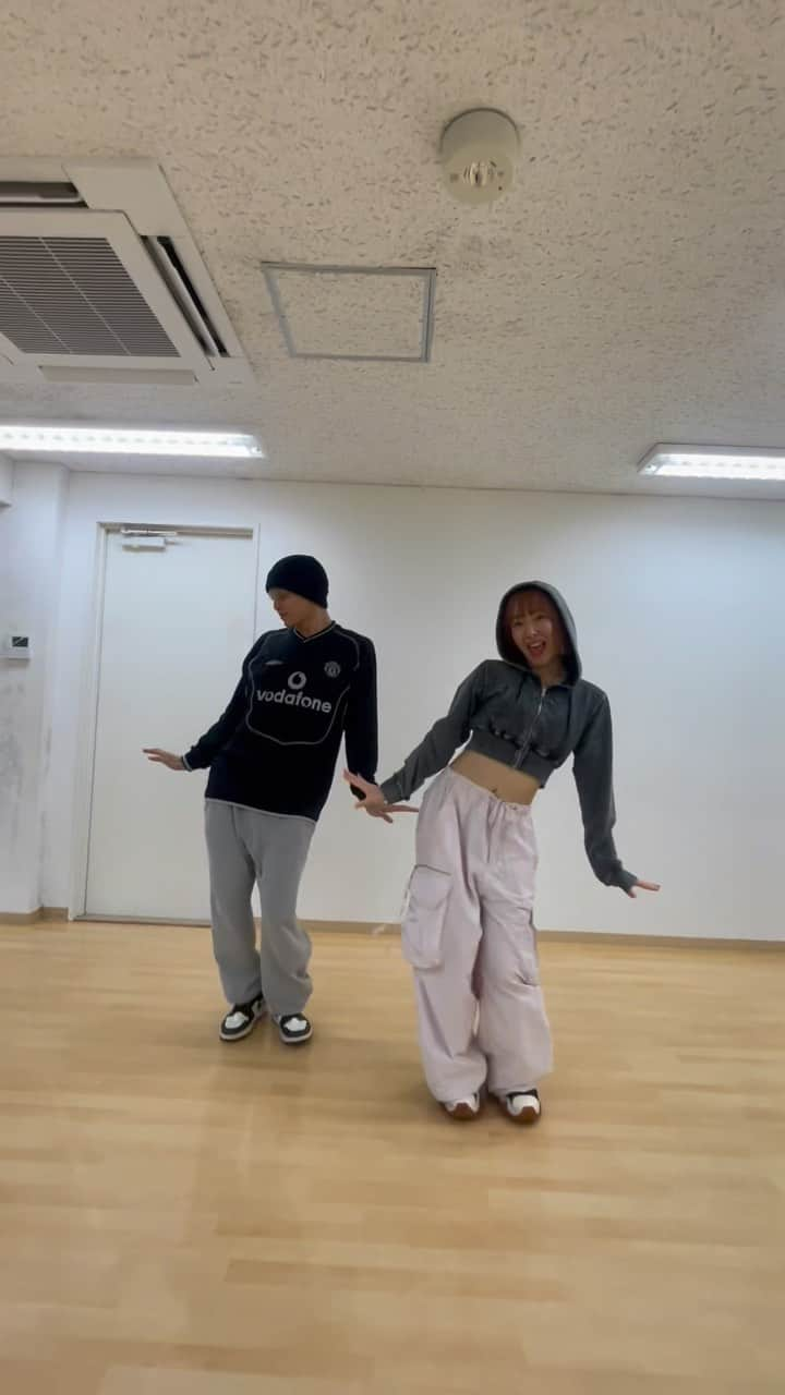 高尾颯斗のインスタグラム：「@8810_takaofficial × @rena_hattori ✨🪐 How to Twerk challenge🍑　 沢山見てね〜!!😉 많이 봐요!!💐  @onenonly_tokyo @tsubakill  #httchallenge #onenonly #tsubakill #streetwomanfighter2 #swf2」