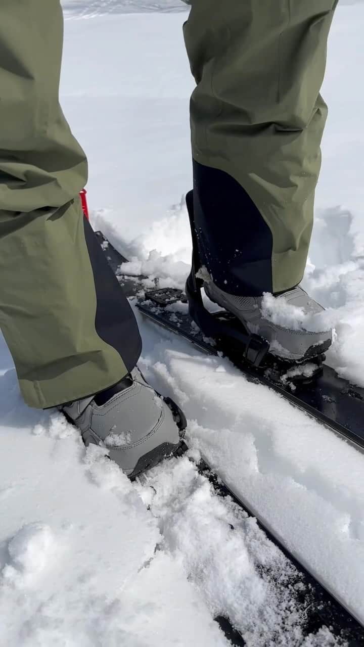 アナログクロージングのインスタグラム：「#StepOn Split has arrived!   Spend less time messing with your gear and more time exploring the backcountry. Shop and learn more about the Step On Split system in our Link In Bio.   📹: @masanori_takeuchi_  #Burton #Snowboarding」