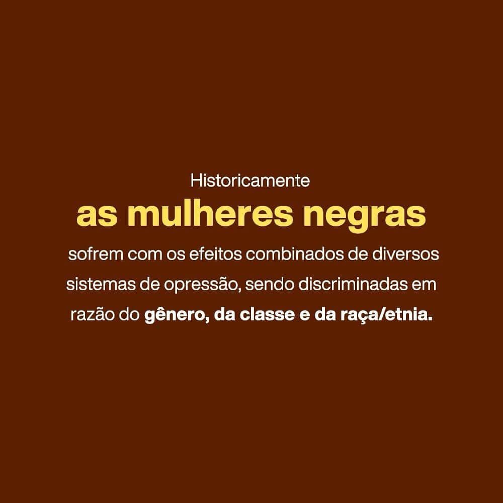 Preta Gilさんのインスタグラム写真 - (Preta GilInstagram)「Amores, hoje é uma data muito importante. O Dia Nacional da Consciência Negra vem para que possamos refletir sobre toda luta da comunidade afrodescendente no Brasil.   E uma das pautas que me foi abraçada esse ano com meu tratamento, é sobre a inclusão dos nossos em tratamentos hospitalares.   Diariamente milhares de pessoas são diagnosticadas com algum tipo de doença e o acesso à saúde para a população negra não é igualitário. Isso é refletido até hoje por conta do piso salarial e racismos cometidos durante anos a fio.  A Política Nacional de Saúde Integral da População Negra (PNSIPN) instituída pelo Ministério da Saúde, tem o compromisso de combater as desigualdades no SUS e promover a saúde da população negra de forma integral.  Vamos juntos lutar por essas pessoas. A saúde é de todos e para todos. ✊🏾  *Todas as informações foram retiradas do “Boletim temático da biblioteca do ministério da saúde. Volume 2. Nov 2022”.   Deixei o link do documento completo no story para leitura.」11月21日 0時03分 - pretagil