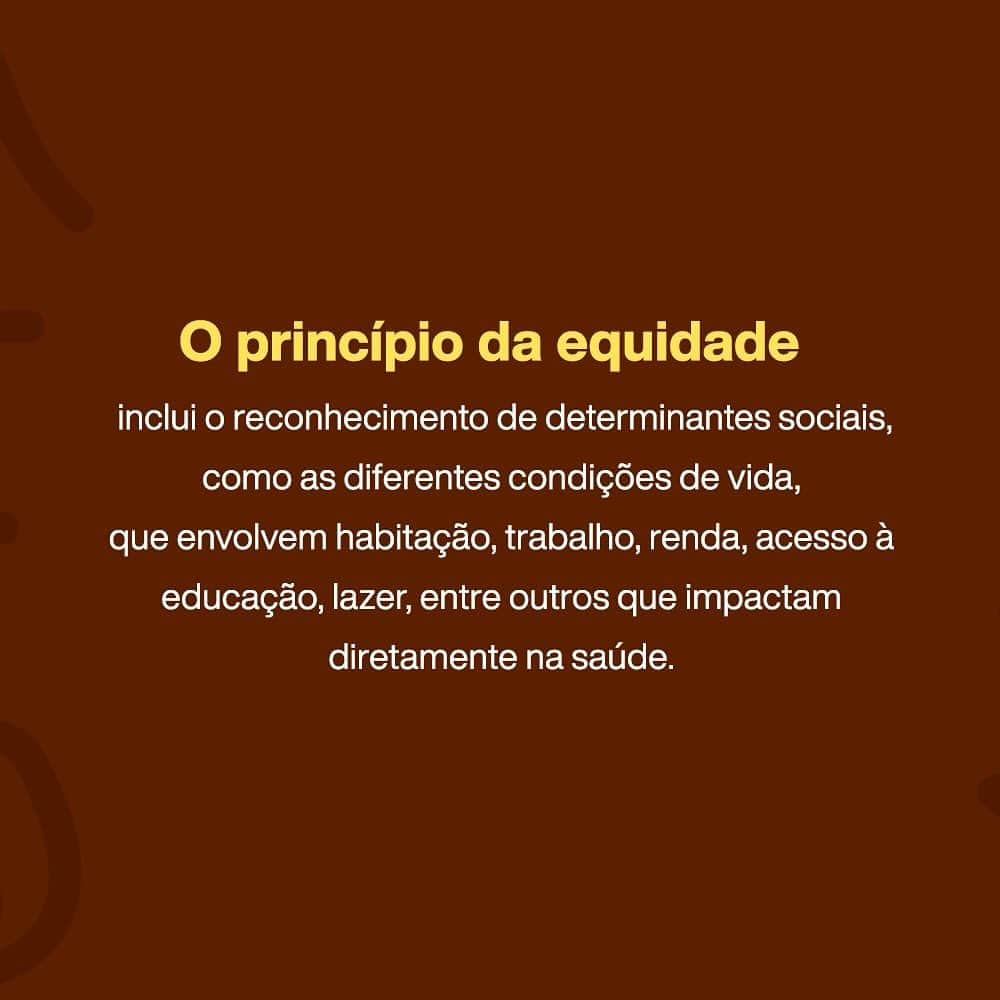 Preta Gilさんのインスタグラム写真 - (Preta GilInstagram)「Amores, hoje é uma data muito importante. O Dia Nacional da Consciência Negra vem para que possamos refletir sobre toda luta da comunidade afrodescendente no Brasil.   E uma das pautas que me foi abraçada esse ano com meu tratamento, é sobre a inclusão dos nossos em tratamentos hospitalares.   Diariamente milhares de pessoas são diagnosticadas com algum tipo de doença e o acesso à saúde para a população negra não é igualitário. Isso é refletido até hoje por conta do piso salarial e racismos cometidos durante anos a fio.  A Política Nacional de Saúde Integral da População Negra (PNSIPN) instituída pelo Ministério da Saúde, tem o compromisso de combater as desigualdades no SUS e promover a saúde da população negra de forma integral.  Vamos juntos lutar por essas pessoas. A saúde é de todos e para todos. ✊🏾  *Todas as informações foram retiradas do “Boletim temático da biblioteca do ministério da saúde. Volume 2. Nov 2022”.   Deixei o link do documento completo no story para leitura.」11月21日 0時03分 - pretagil