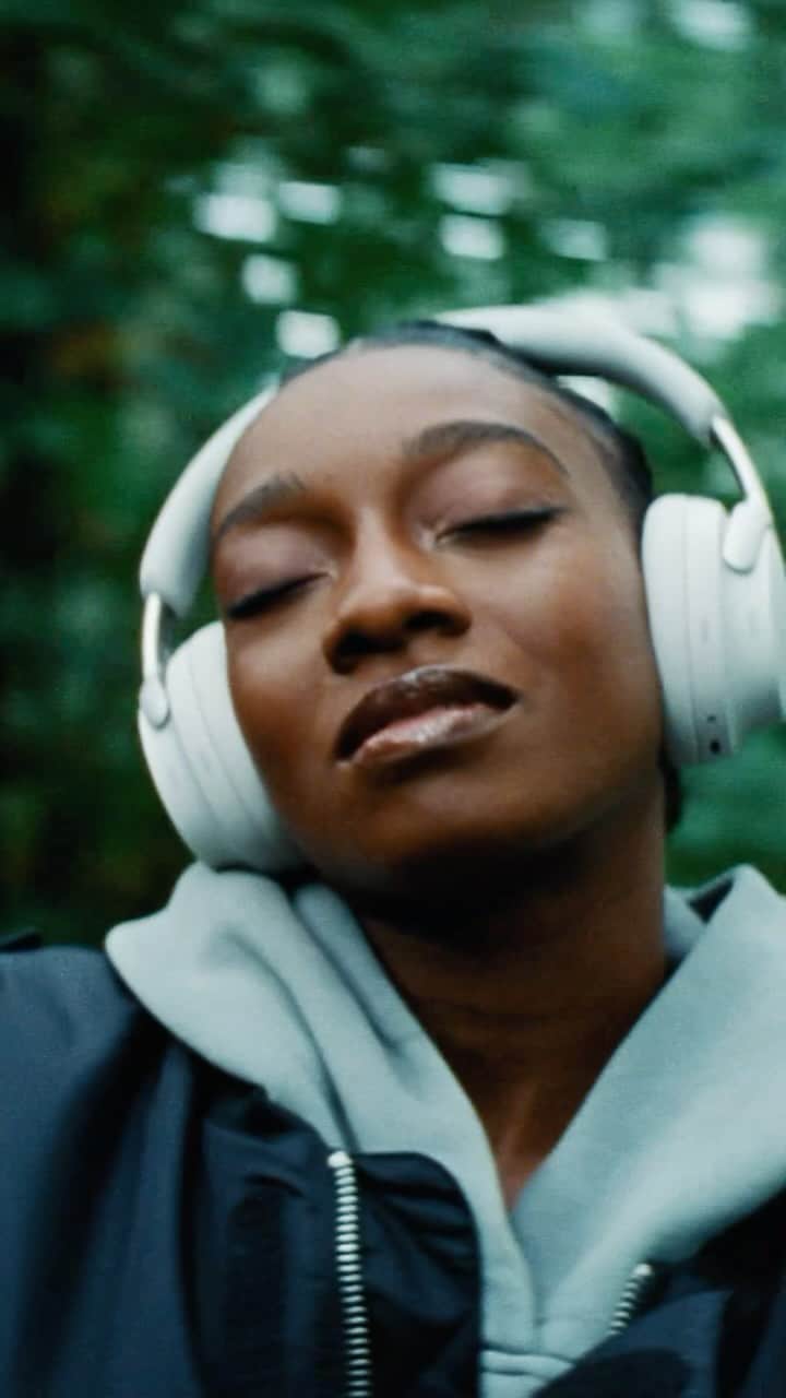 BOSEのインスタグラム：「Transport to the center of the music with Immersive Audio. @littlesimz #SoundIsPower」