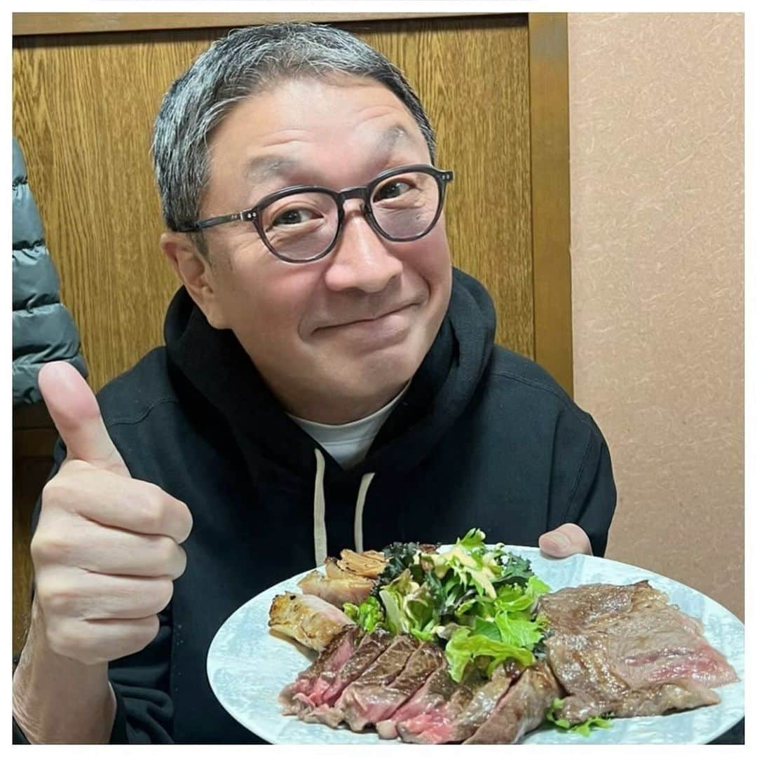 さだまさしのインスタグラム：「約束の仙台牛🐃 こんなもんアップするのやめろ‼️ と、まちゃみが言った。 「まるで食い物だけに釣られているみたいじゃぁないか!」（笑） まぁ、召し上がれ❣️ . #吉田政美 #仙台牛 #グレープ #さだまさし #sadamasashi #仙台 #仙台サンプラザホール #さだまさしコンサートツアー2023なつかしい未来」