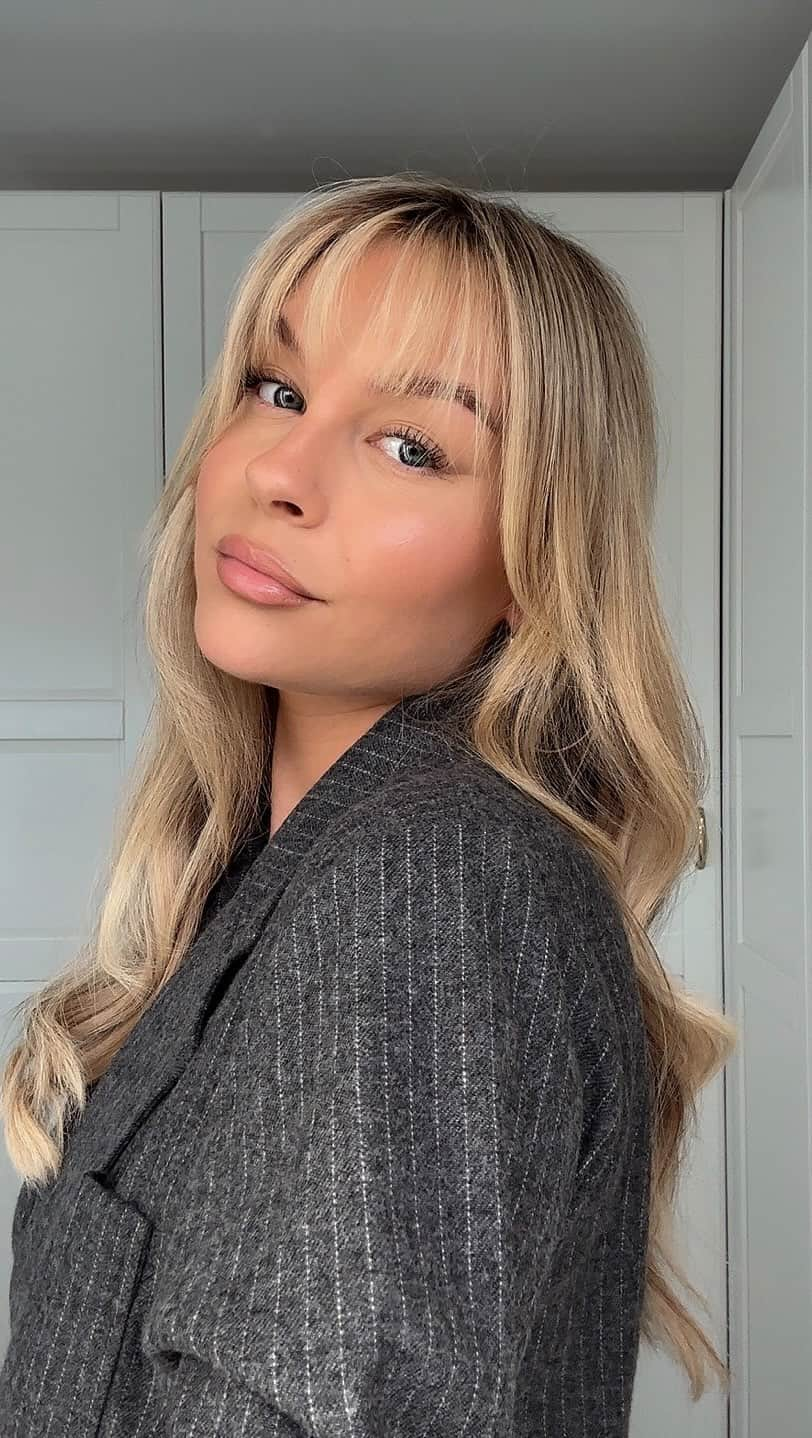 Dagi Beeのインスタグラム：「Der wohl schnellste & einfachste Hack um seine Lippen optisch mit Make-up zu vergrößern 💋 ich werde so oft danach gefragt, wenn ich’s mal so trage - deshalb hier direkt mal mit einem Video 🤍 benutzte Produkte : Contour Wand : Charlotte Tilbury, Lipliner : Charlotte Tilbury, Lippenpflege : Laneige - Lip Sleeping Mask ☁️」