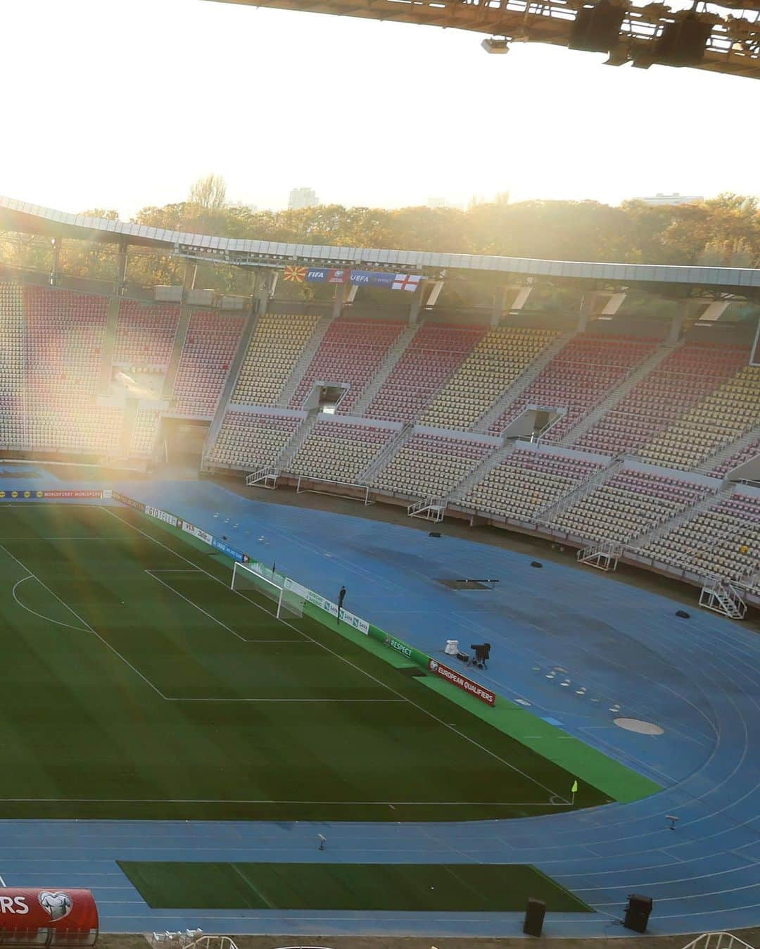 サッカー イングランド代表チームさんのインスタグラム写真 - (サッカー イングランド代表チームInstagram)「Stage for the #ThreeLions tonight! 🌄」11月21日 0時14分 - england