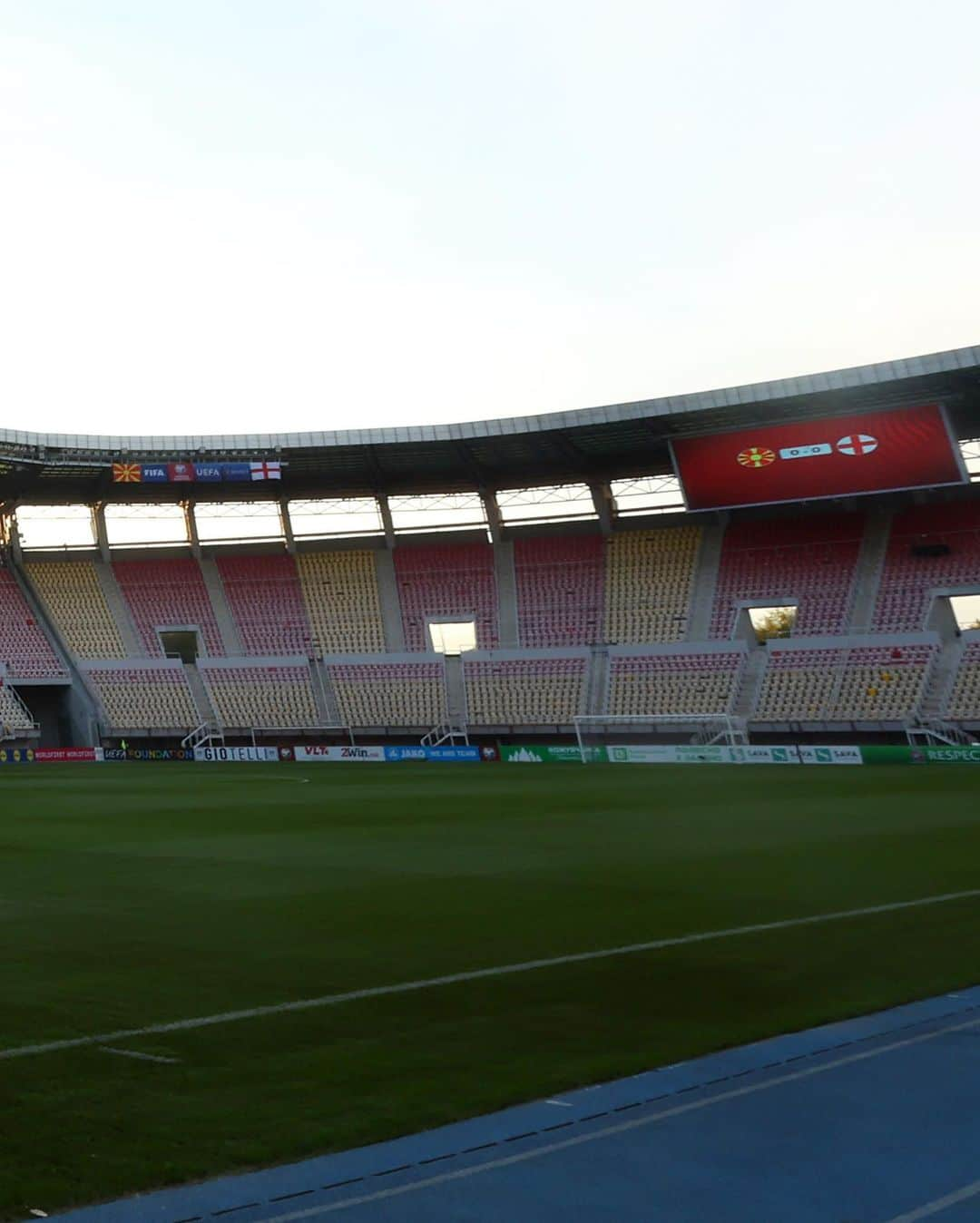 サッカー イングランド代表チームさんのインスタグラム写真 - (サッカー イングランド代表チームInstagram)「Stage for the #ThreeLions tonight! 🌄」11月21日 0時14分 - england