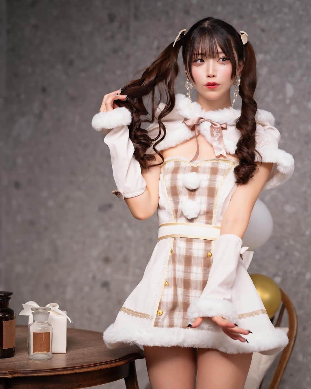 倉坂くるるさんのインスタグラム写真 - (倉坂くるるInstagram)「フードあり派？なし派？  Malymoonの新作サンタ衣装！ 白いサンタさんあざとくて 良いです🤍これはモテ。  #Malymoon #コスプレ #コスプレイヤー #cosplay #cosplayer #cosplaygirl #japanesegirl  #角色扮演 #自撮り女子 #costume #coser」11月21日 0時14分 - kurasaka_kururu