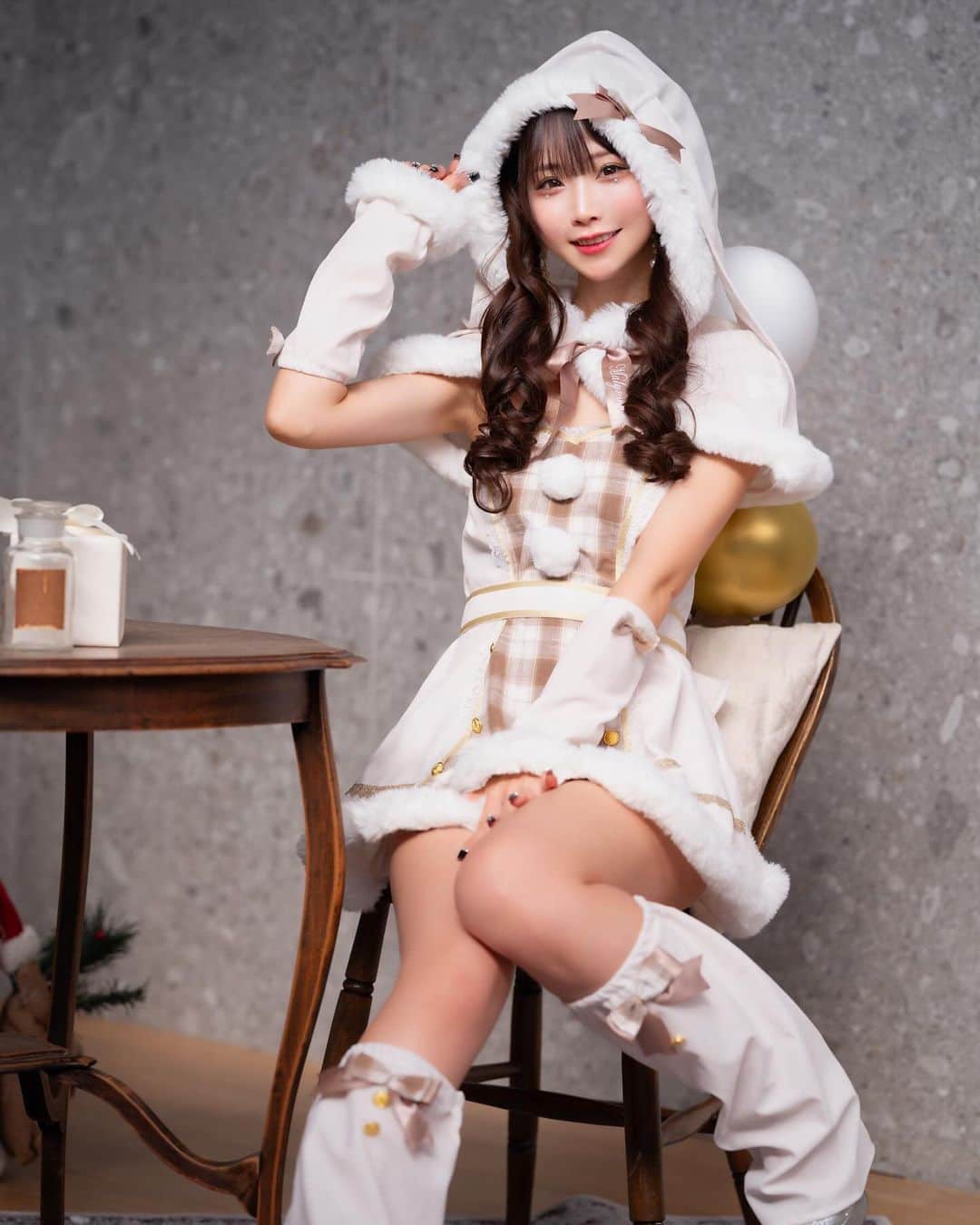 倉坂くるるのインスタグラム：「フードあり派？なし派？  Malymoonの新作サンタ衣装！ 白いサンタさんあざとくて 良いです🤍これはモテ。  #Malymoon #コスプレ #コスプレイヤー #cosplay #cosplayer #cosplaygirl #japanesegirl  #角色扮演 #自撮り女子 #costume #coser」