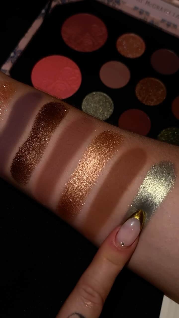 パット・マグラスのインスタグラム：「STARSTRUCK SWATCHES✨💎✨ Achieve mesmerizing eye and cheek looks with MTHRSHP Bijoux Brilliance: Starstruck Splendour. With intensely pigmented mattes, striking metallics, luminous shimmers and divine blushes, color glides on smoothly for celestial charm. ✨💎✨ SHOP NOW at PATMcGRATH.COM.  ✨STARRING✨ MTHRSHP Bijoux Brilliance: Starstruck Splendour Eye Shadows ‘OPALESCENT MOONSTONE’ - Iridescent Pink with Teal Shift ‘FLEUREVER NUDE’ - Beige Rose Matte ‘CELESTIAL CELADON’ - Soft Aquamarine Metallic with Golden Sparkle ‘DAWN DIVINITY’ - Plum Taupe Matte ‘FAWN FANTASIA’ - Warm Golden Beige Metallic ‘MYTHIC MAJESTY’ - Mauve Rose Matte ‘ETERNAL BRONZE’ - Rich Golden Bronze Metallic ‘SERENE SIENNA’ - Warm Soft Auburn Matte ‘EMERALD ECLIPSE’ - Deep Green Metallic with Golden Sparkle Skin Fetish: Divine Blush ‘NYMPHETTE’ - Soft Pink With Golden Pearl ‘CORAL COSMOS’ - Soft Coral Velvet Matte」