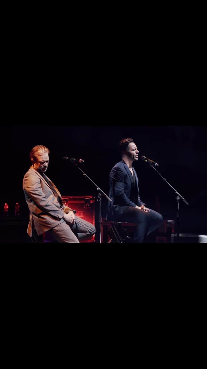 ラミン・カリムルーのインスタグラム：「We ( @hadleyfraser @theo.jamieson and I)are less than a week away from bringing ‘From The Rehearsal Room’ to the iconic @savoytheatreldn | Can not wait.  Last few tickets remaining through the link in my bio. Don’t miss out.  @atg_tickets #london #musical #theatre」