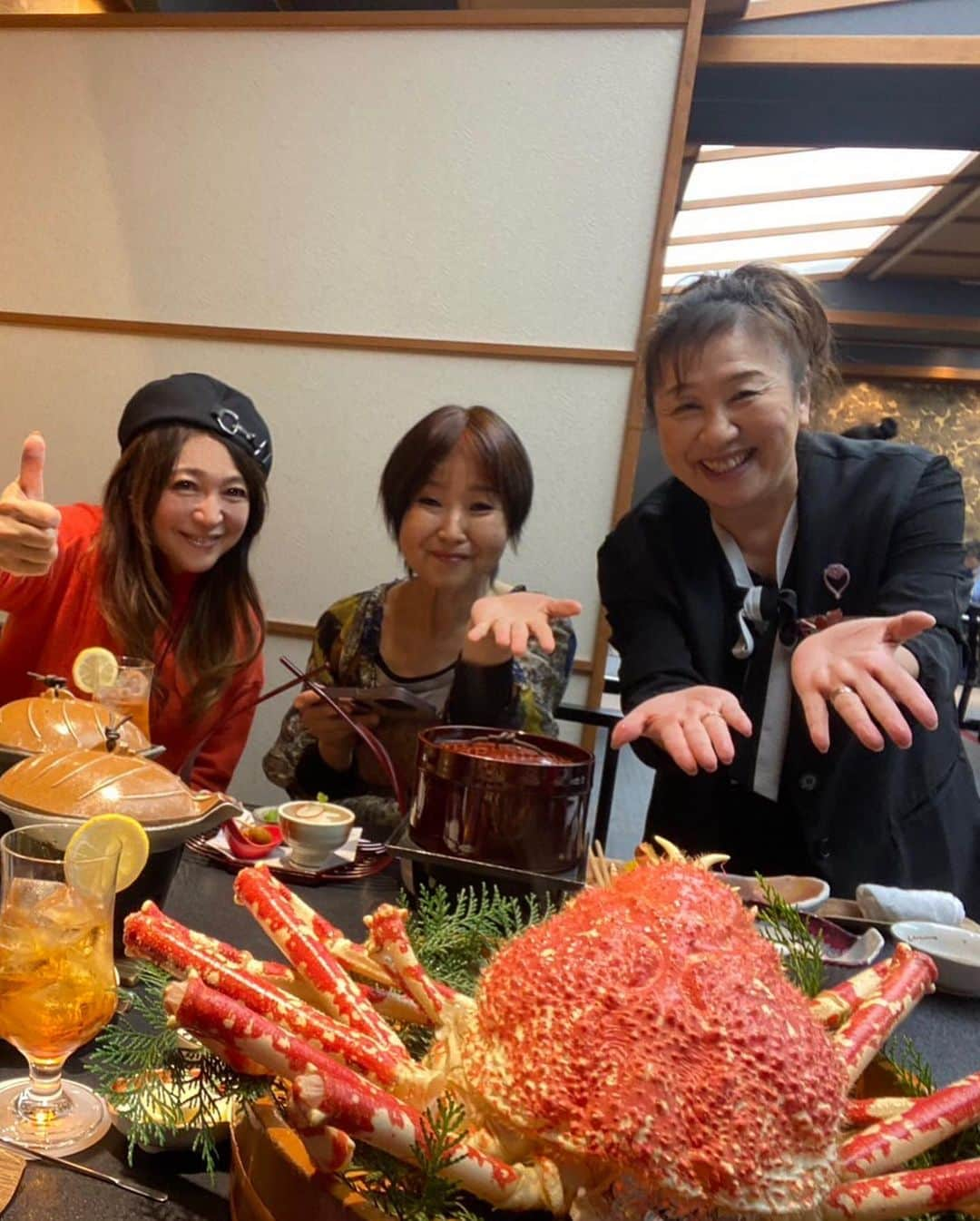 原めぐみさんのインスタグラム写真 - (原めぐみInstagram)「（原めぐみofficial） 西伊豆はタカアシガニが食べられる有名な所なんですって。。今宵さんで、豪勢な夕食を美味しく頂きました❣️ あ〜しあわせ💓  #原めぐみ #西伊豆  #タカアシガニ #西伊豆今宵」11月21日 0時27分 - meguming.h