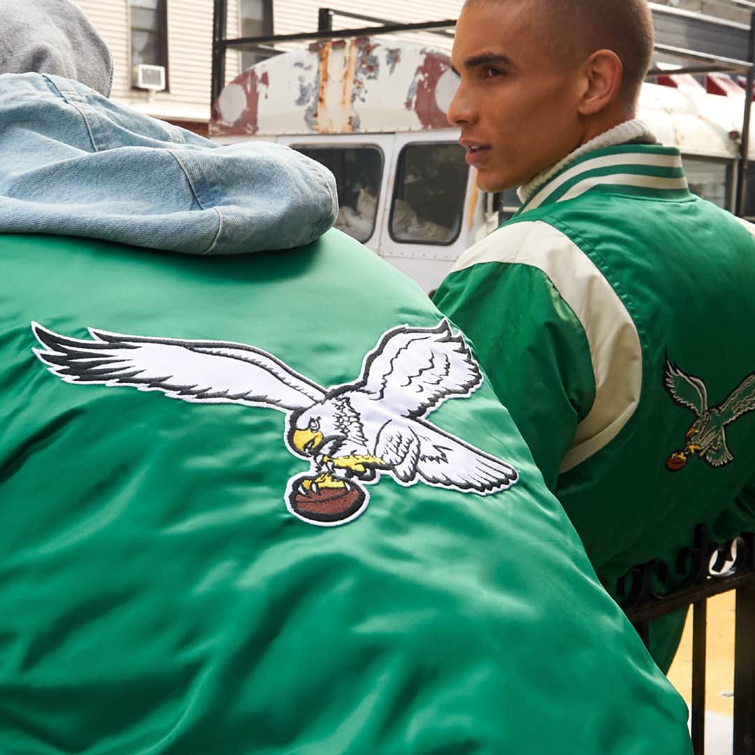 スターターのインスタグラム：「Time to soar high – Eagles vs Chiefs #StarterOfficial #Eagles」