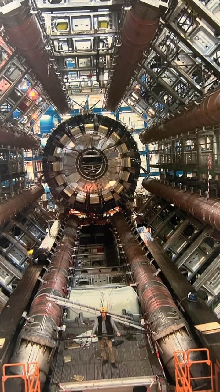 ルーファス・テイラーのインスタグラム：「Awesome day at the @cern Large Hadron Collider. The worlds largest highest-energy particle collider. A mind blowing experience on our day off. Thanks @peterburkel for setting it up and thanks to everyone who showed us around. #LHC #antimatter #scienceforall #CERN #thedarkness」