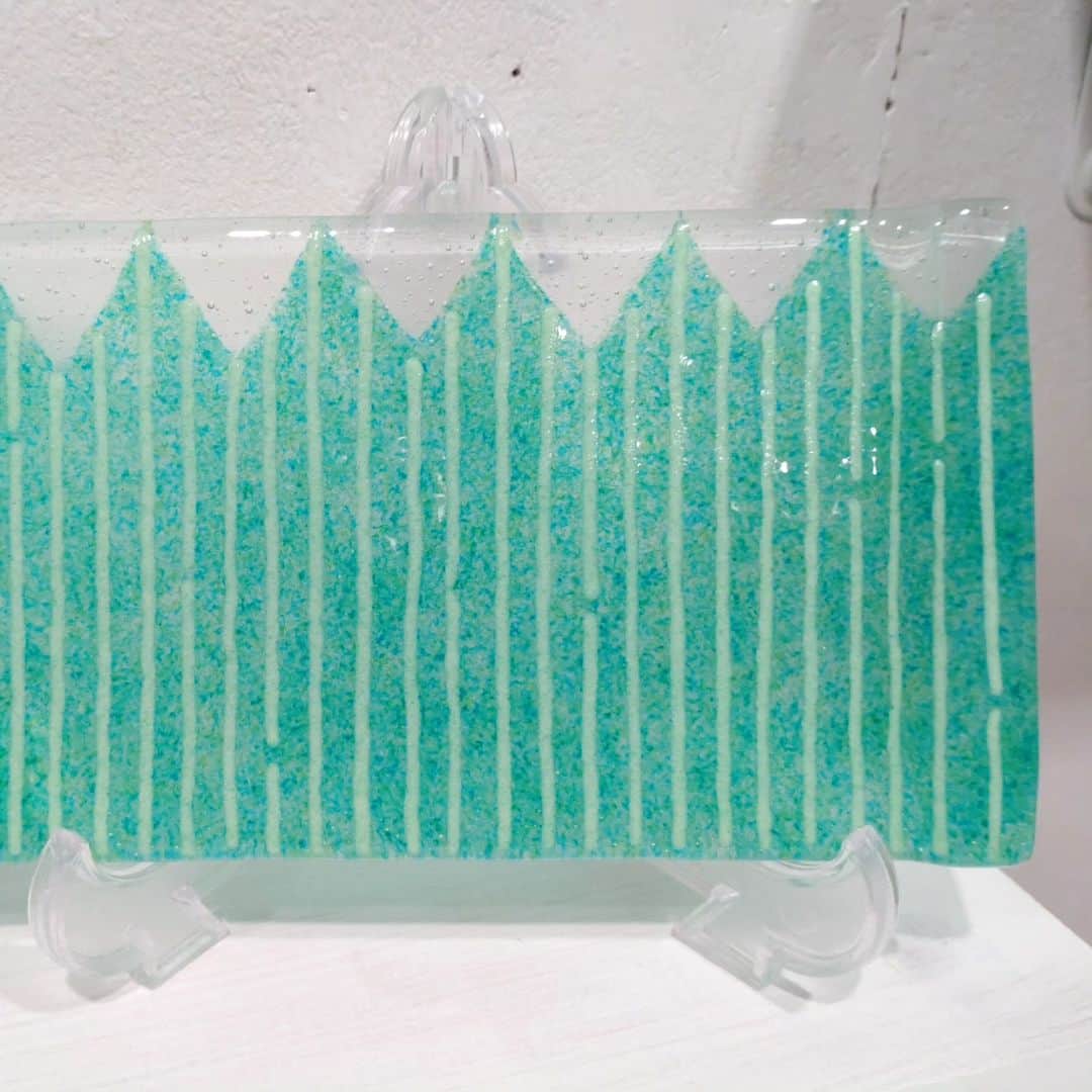 Art Mall（アートモール）さんのインスタグラム写真 - (Art Mall（アートモール）Instagram)「【本日12時から】  これもガラス！ あれもガラス！ ガラスが楽しい♪  氏家明子 ガラス展 Akiko Ujie Glass Exhibition 2023年11月21日（火）～11月26日（日） 12:00～20:00（最終日17:00終了） 会場：アートモール  This week's exhibition Akiko Ujiie Glass Exhibition November 21 tue - November 26 sun, 2023 artist : UJIIE Akiko tue - sat 12pm-8pm  (sun 12pm-5pm)  #氏家明子 #うじいえあきこ #白猫 #AkikoUjiie #ガラスアート #パウダーフュージング #パートドヴェール #たいやきオブジェ #アート購入 #アートのある暮らし #アート購入 #contemporaryart #日本橋 #三越前 #アートモール #artmall #アートショップ #artshop https://www.artmall.tokyo/」11月21日 0時30分 - artmall_tokyo