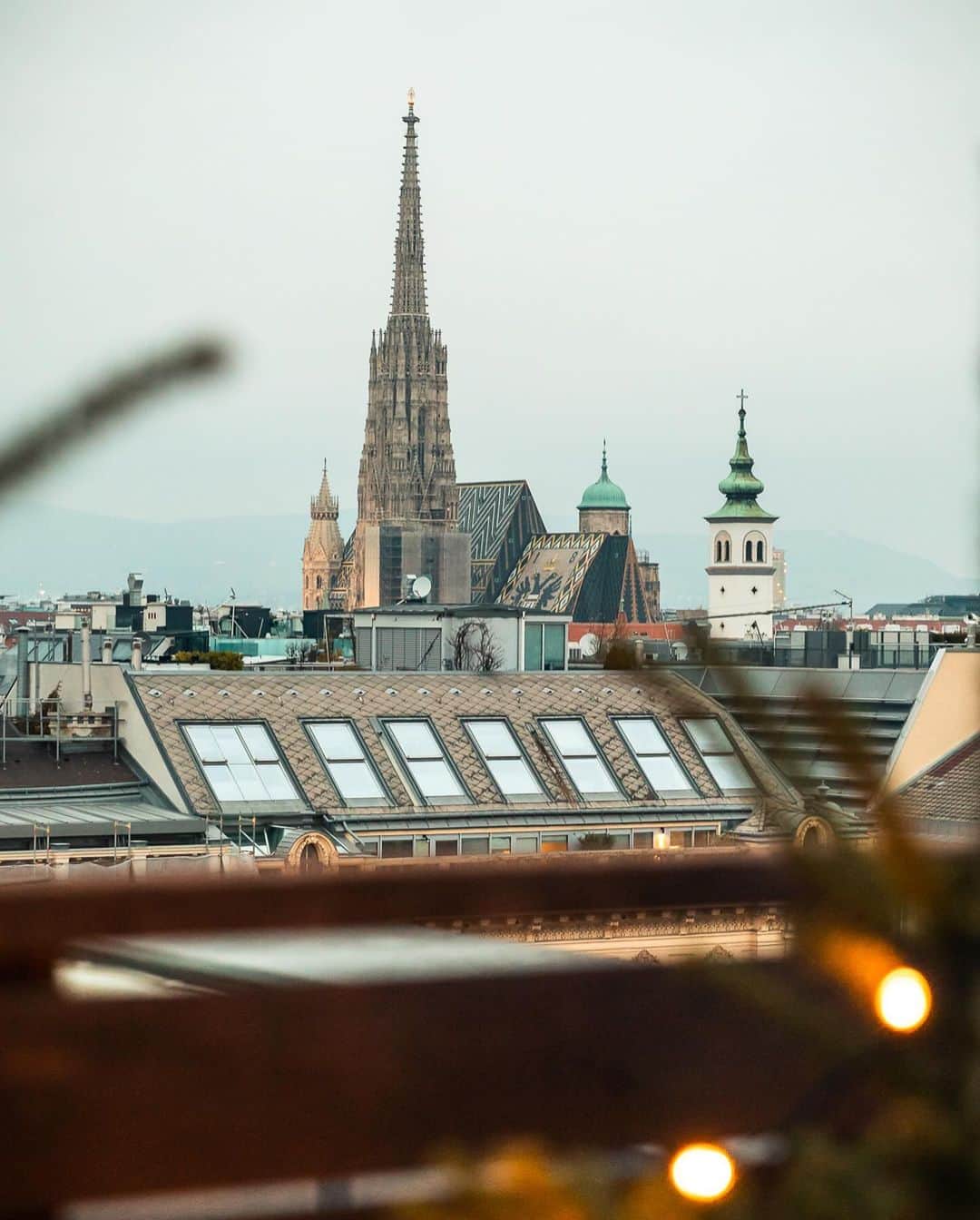 Wien | Viennaのインスタグラム：「It’s Glühwein time in Vienna! ✨🎄 Wintery punch terraces with amazing views of the festively illuminated city are waiting for you all over town! 🥰 🔗 Check the link in bio for all tips!   📍@ritzcarltonvienna 📍@this.is.klyo  #mulledwine #glühwein #hotwine #punch #christmas #xmas #vienna #wien #wienliebe #viennanow #visitvienna #austria #austriavacations #europetravel #europe_vacations #winterinvienna #christmasinvienna」