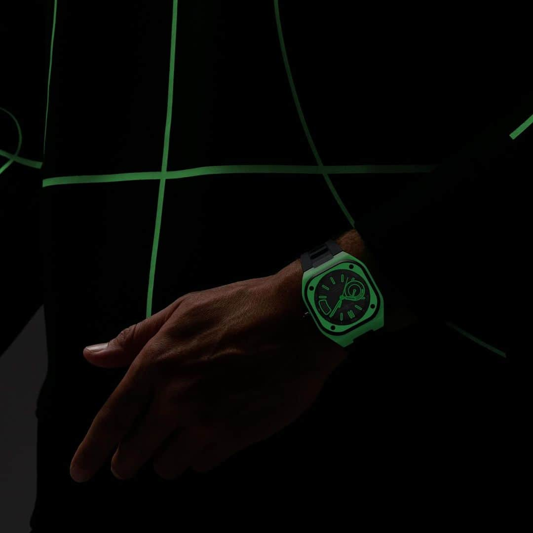 ベル&ロスのインスタグラム：「The BR-X5 Green Lum takes the concept of luminescence to the next step by applying it to the entire 41mm case of this time instrument allowing it to glow spectacularly in the dark. @dubaiwatchweek  Discover more via the link in our bio. #bellross #timeinstruments #BRX5 #dubaiwatchweek」