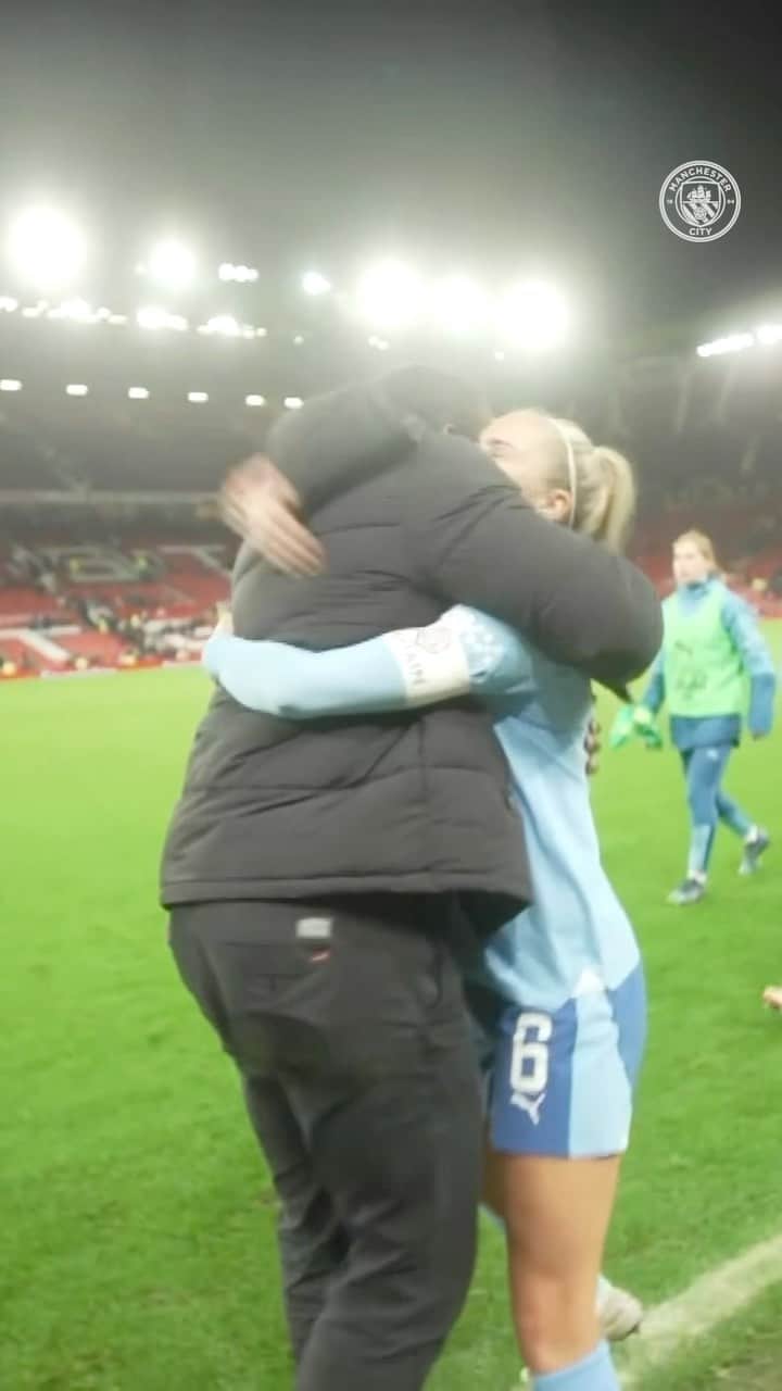 マンチェスター・シティFCのインスタグラム：「Post-match celebrations on Matchday Live with @stephhoughton2 and @neds_onuoha! 😄🙌」