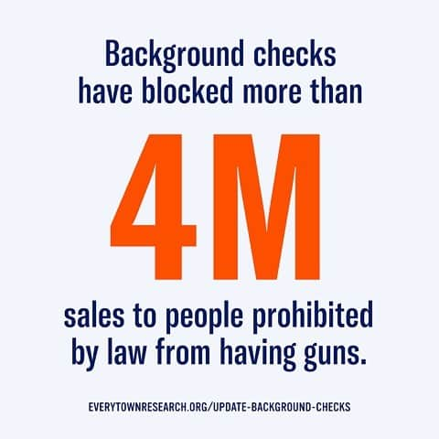 ジュリアン・ムーアのインスタグラム：「Background checks save lives, but right now, loopholes in our background checks system allow too many gun sellers to sell guns without them. Join @Everytown & @MomsDemand in taking action today to close these loopholes: Text CHECKS to 644-33.」