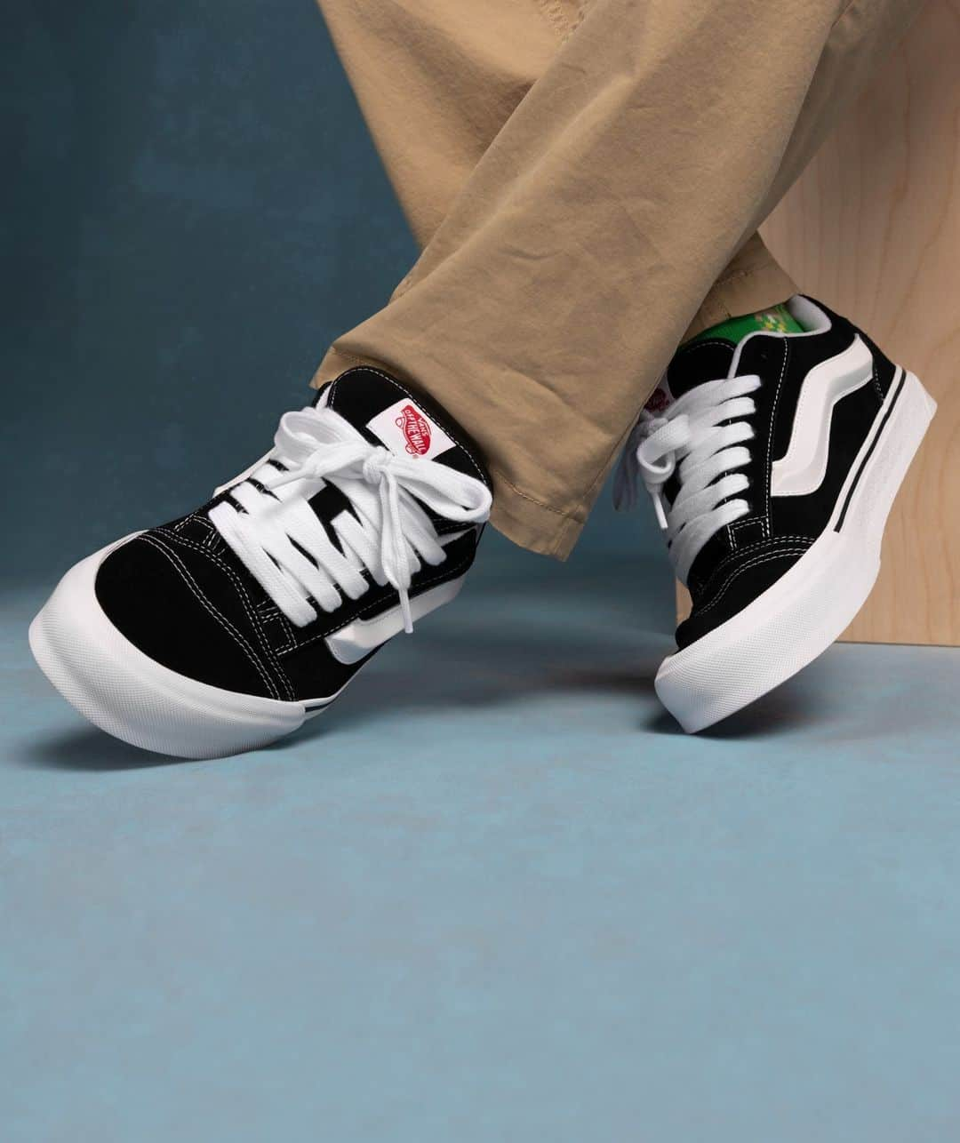 Foot Lockerのインスタグラム：「Step into the Knu.  Shop the Vans Knu Skool in mens & kids sizing online now.」