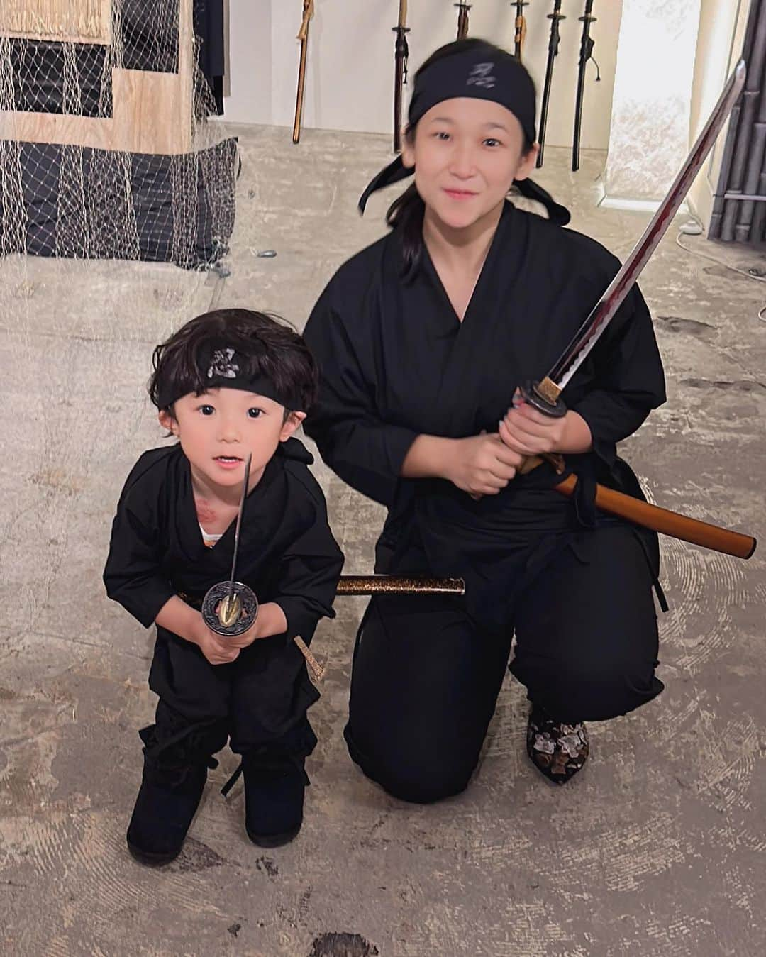 世手子さんのインスタグラム写真 - (世手子Instagram)「【PR】 We are a Shinobi clan🥷 We have been training as a ninja. ⚔️ ninja cafe fun🥤✨ 息子たちの11月は絶賛 #お誕生日月間 w @ninja_cafe_bar  #忍者体験カフェ原宿 に行ってきたでござる❗️ #自来也コース を堪能👏 忍者コスチュームレンタル＋忍者体験3種（手裏剣、吹き矢、剣術）＋ソフトドリンクがセットになったコース(^-^) #寿司太郎 はんと修行してきたでござるよ(￣▽￣)  #ninjaexperiencecafeharajuku 楽しかったよ（＾ω＾） でも 寿司太郎忍者、全然いい子じゃなかったでござるwww それでも体験させてくれる優しいカフェに感謝🌟🌟 ソフドリは #ニンジャエール をいただきました(*´ω｀*) お子様と素敵な思い出作るのにぴったりです(*´꒳`*) #忍者体験 #忍者カフェ #忍者 #原宿」11月21日 0時43分 - rojide