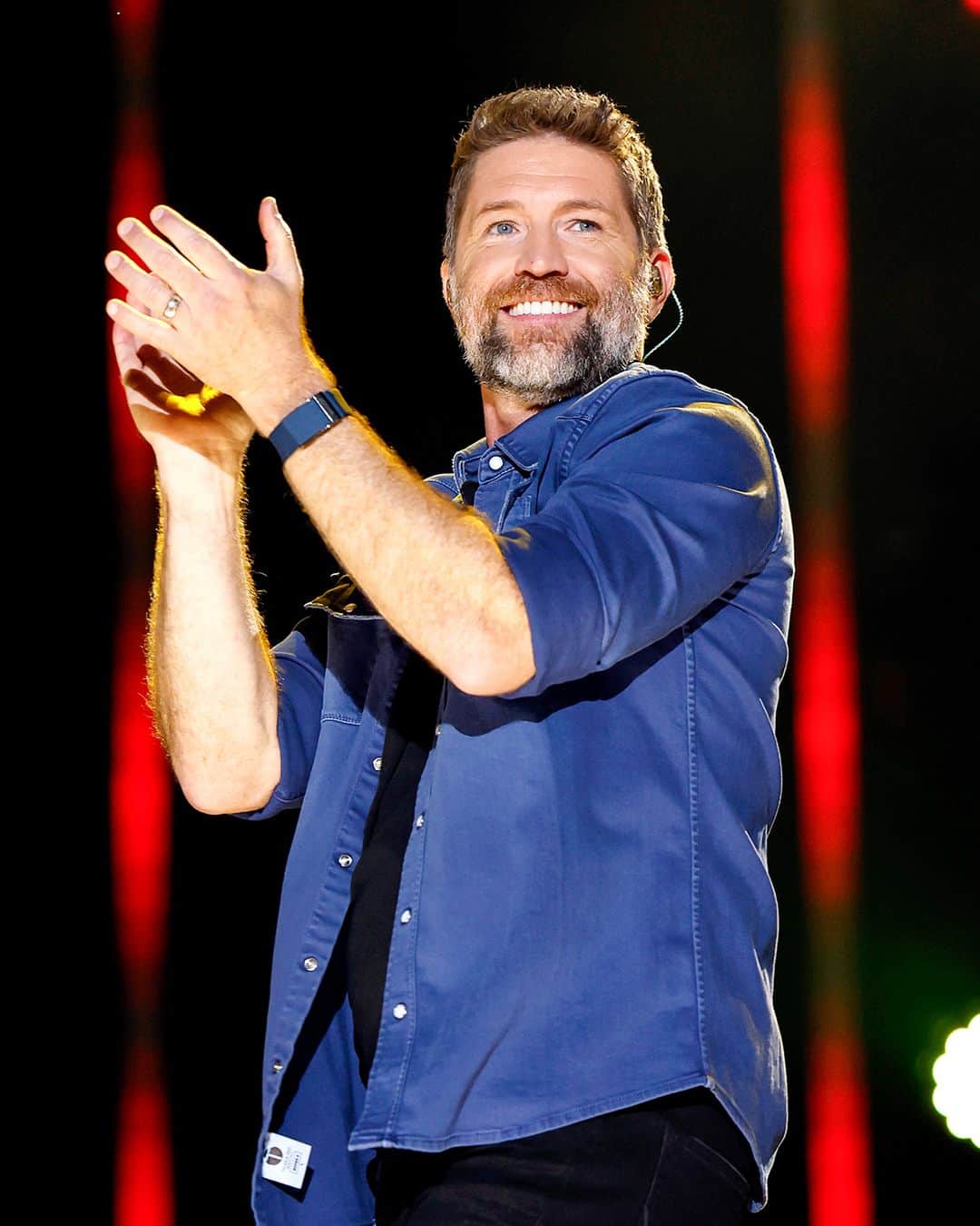 カントリー・ミュージック・テレビジョンのインスタグラム：「Help us wish both @joshturnermusic and @dierksbentley happy birthday 🎉🎁🎈」
