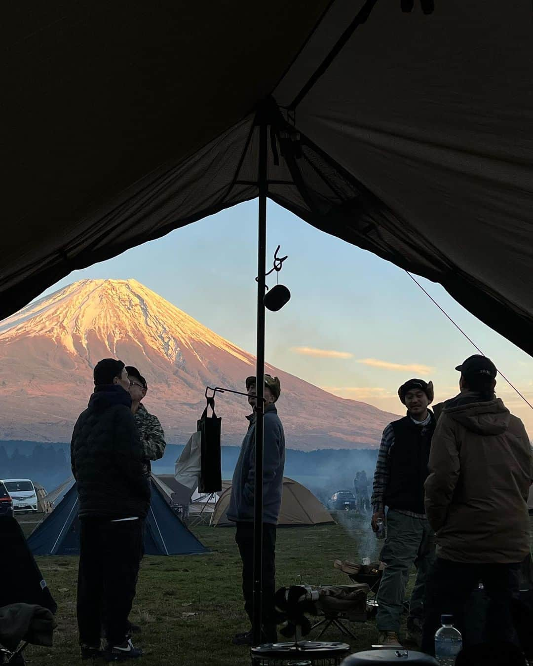 Erikaさんのインスタグラム写真 - (ErikaInstagram)「初ふもとっぱら🗻 みんなでキャンプ、楽しすぎた❤️‍🔥  幸せ休日でした🫶🏽」11月21日 0時47分 - erika_k1124