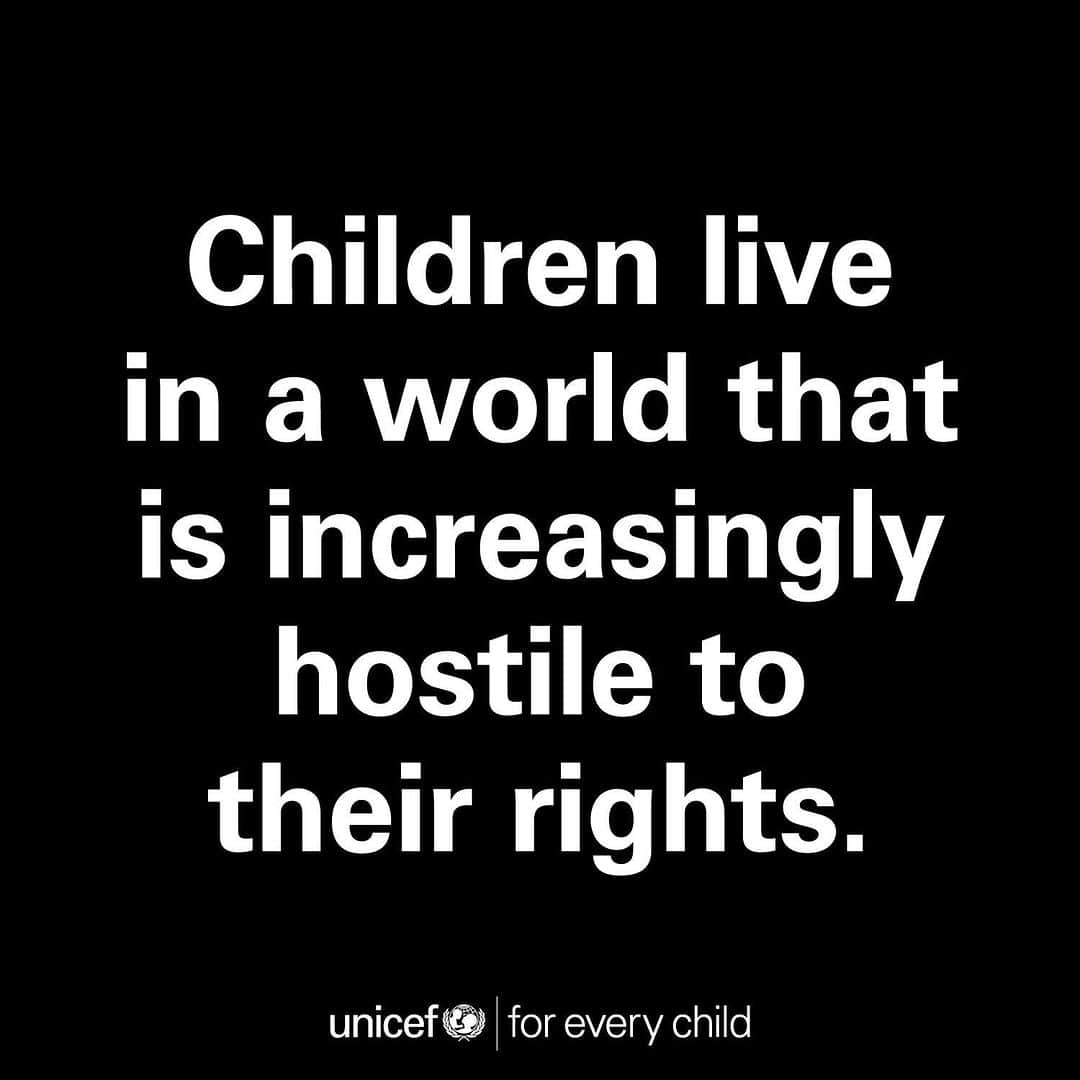 unicefのインスタグラム：「Each year on November 20, we mark World Children’s Day to commemorate the 1989 adoption of the United Nations Convention on the Rights of the Child (CRC) – the most widely ratified human rights treaty in history. By ratifying this international legal framework, world leaders acknowledged that all children have inalienable rights. And they promised that governments would ensure that those rights would be protected and upheld.  Unfortunately, children today are living in a world that is increasingly hostile to their rights.  Nowhere is this more obvious than in the experience of children impacted by conflicts.  We estimate that today, 400 million children – or about 1 child in every 5 – are living in or fleeing from conflict zones. Many are being injured, killed, or sexually violated. They are losing family members and friends. And some are being recruited and used by armed forces or groups. Many of them have been displaced multiple times, risking separation from their families, losing critical years of education, and fraying ties to their communities.  Beyond conflict zones, children’s rights also are under threat.  That this coincides with other crises that are infringing on children’s rights is deeply troubling. These include rising poverty and inequality, public health emergencies and, of course, the global climate crisis.  At no time since the CRC was adopted 34 years ago have children’s rights been in greater jeopardy.  Today should be a day when we celebrate the advancement of children’s rights across the globe, but those rights are under attack. We must not be discouraged by this, but more resolved to ensure that the promise of the Convention on the Rights of the Child is fulfilled, for every child.  #WorldChildrensDay   Read full statement. Link in bio.」