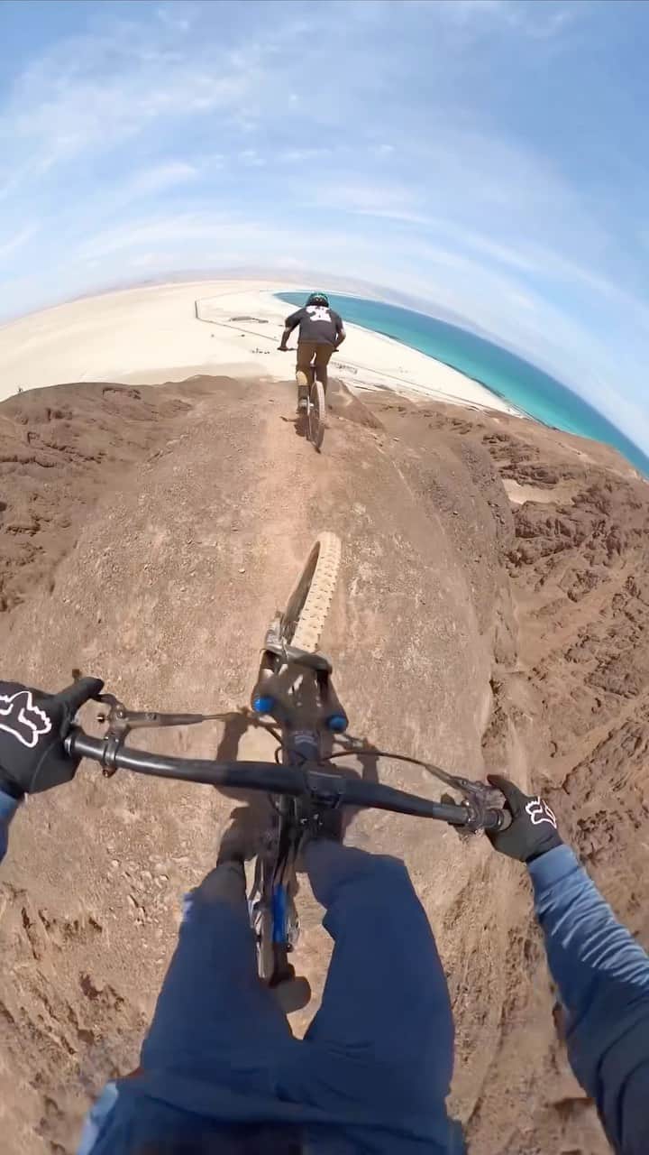 X Gamesのインスタグラム：「Follow the leader, thread the needle 🪡  @colinlikewhat trades the BMX bike for a mountain bike and follows @luchin_gutierrezhuanchicay down a narrow but scenic route  #XGames #MTB」