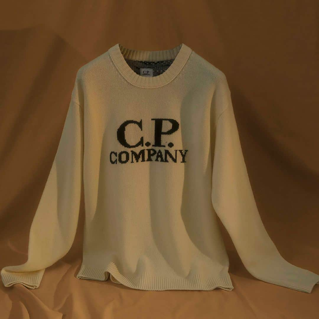 シーピーカンパニーさんのインスタグラム写真 - (シーピーカンパニーInstagram)「From chunky sweatshirts and knitwear to substantial down jackets and vests, the C.P. Company Gift Guide is designed to bring some warmth and happiness to the coldest of the seasons.   Discover more suggestions over at the link in bio.」11月21日 1時00分 - cp_company_official