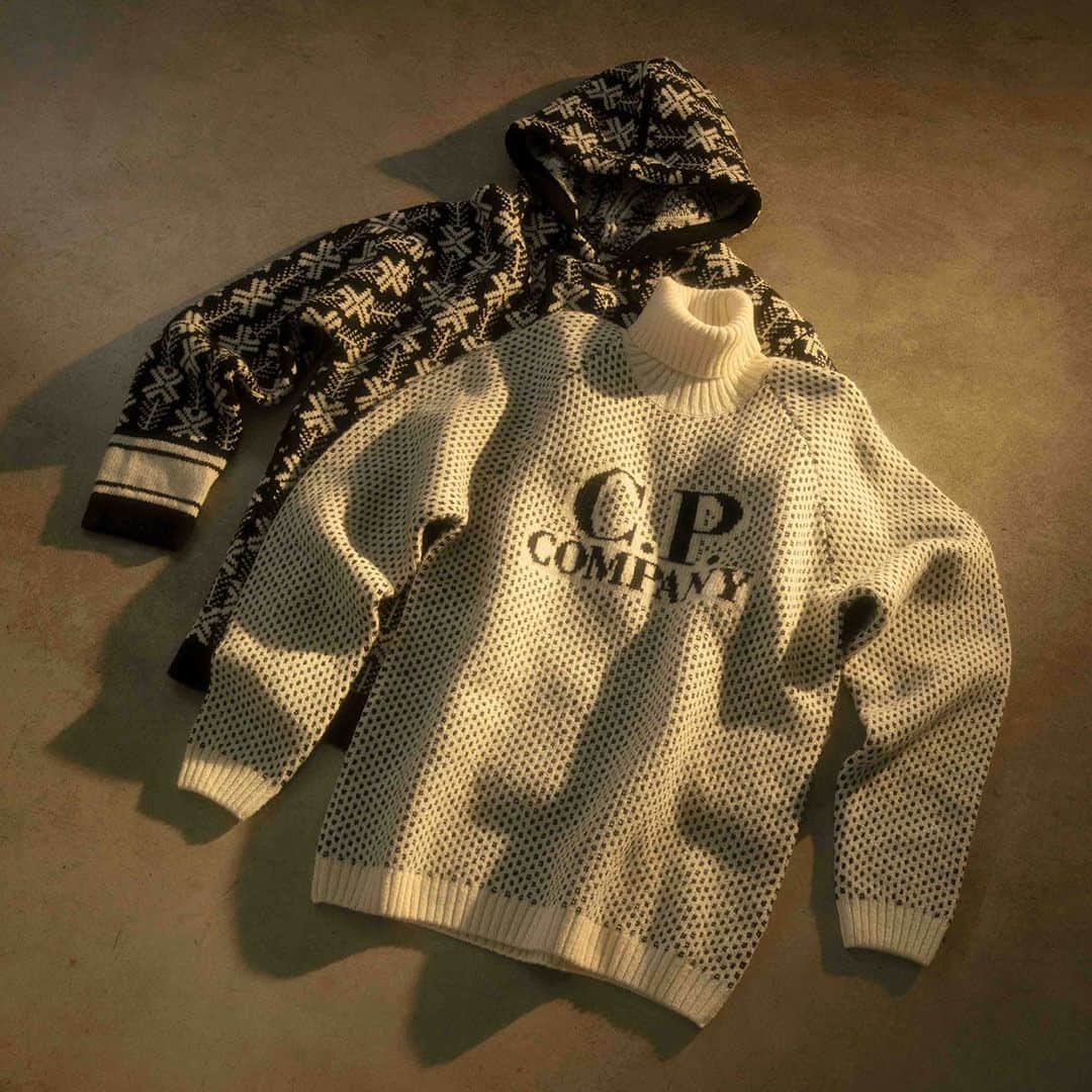 シーピーカンパニーさんのインスタグラム写真 - (シーピーカンパニーInstagram)「From chunky sweatshirts and knitwear to substantial down jackets and vests, the C.P. Company Gift Guide is designed to bring some warmth and happiness to the coldest of the seasons.   Discover more suggestions over at the link in bio.」11月21日 1時00分 - cp_company_official