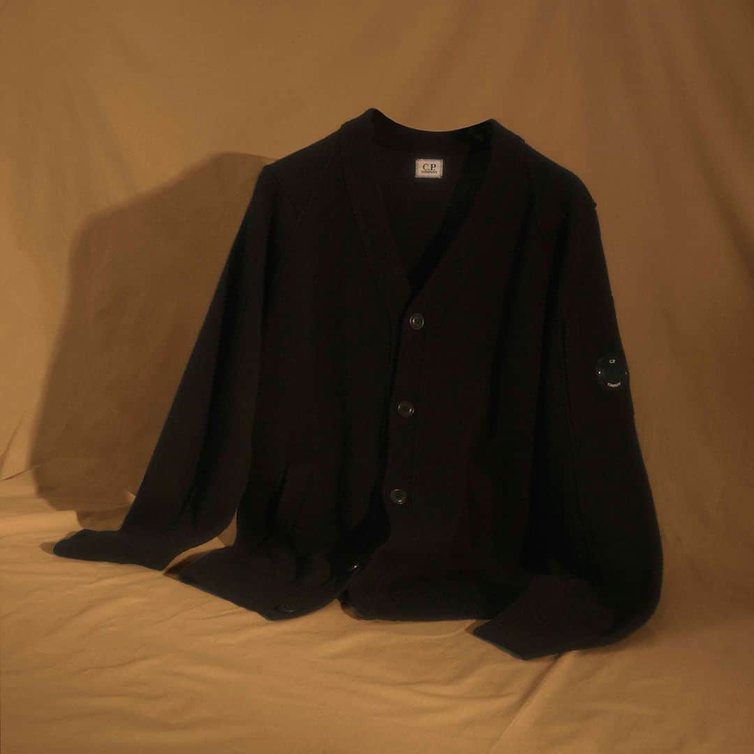 シーピーカンパニーさんのインスタグラム写真 - (シーピーカンパニーInstagram)「From chunky sweatshirts and knitwear to substantial down jackets and vests, the C.P. Company Gift Guide is designed to bring some warmth and happiness to the coldest of the seasons.   Discover more suggestions over at the link in bio.」11月21日 1時00分 - cp_company_official