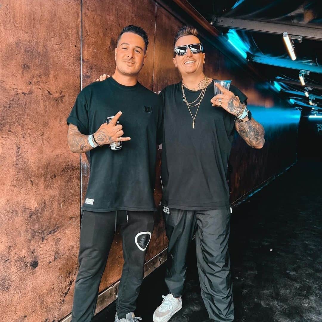 Spinnin' Recordsさんのインスタグラム写真 - (Spinnin' RecordsInstagram)「911 it's a MASSIVE MONDAY emergency 🆘 The iconic @blasterjaxx teams up with the unmatched @neptunicamusic and @haleymaze to bring you a massive Party With The Cops 👮‍♀️ Are you ready for this? Listen now on the Spinnin' Records YouTube channel.」11月21日 1時00分 - spinninrecords
